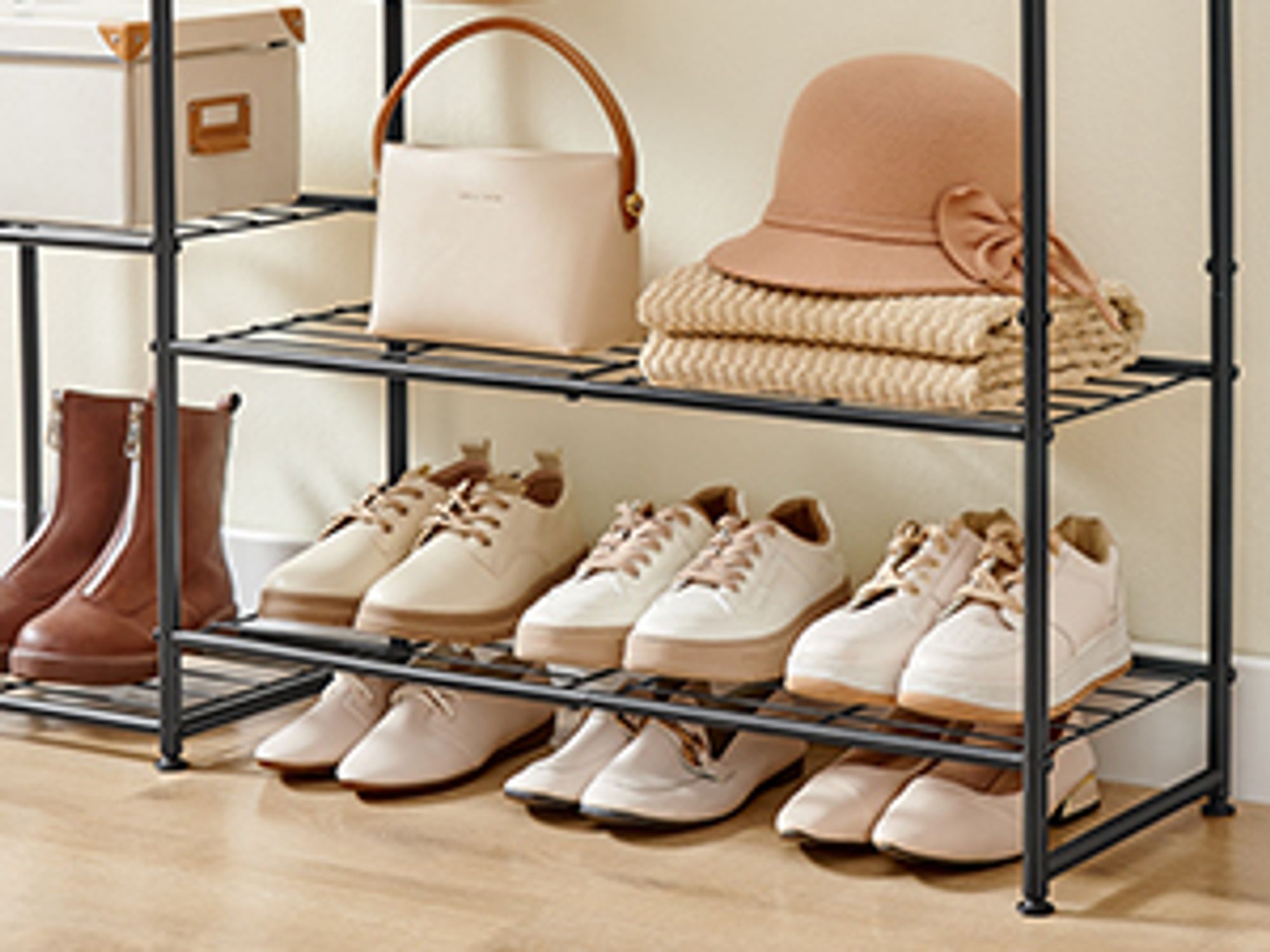 SONGMICS Kleiderständer, offener Kleiderschrank, Kleiderstange, Garderobenständer mit Ablagen, Garderobe aus Metall, freistehend, mattschwarz