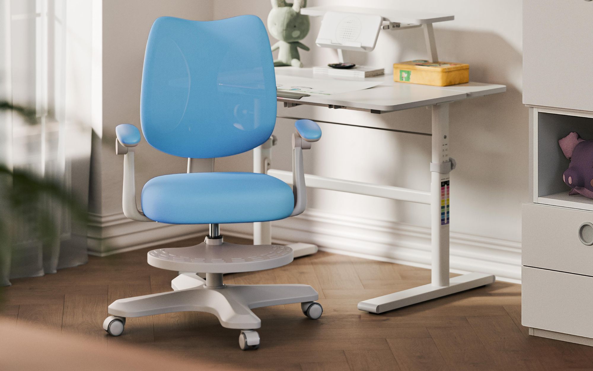 Mark Adler Junior 4.6 | Kinder Schreibtischstuhl Ergonomischer Kinderdrehstuhl | Fußablage | Sitztiefe einstellen | Verstellbare Armlehnen | Blau