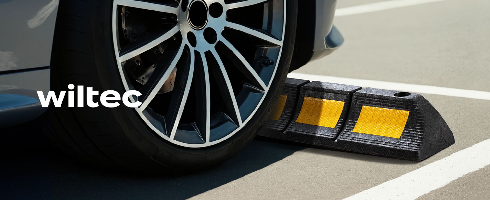 Wiltec Radstopper 47,5 x 12 x 8 cm, 2x Einparkhilfe aus Gummi, Parkplatzbegrenzung mit gelben Reflexionsstreifen & Schraubrillen, Parkplatzsperre für Garage