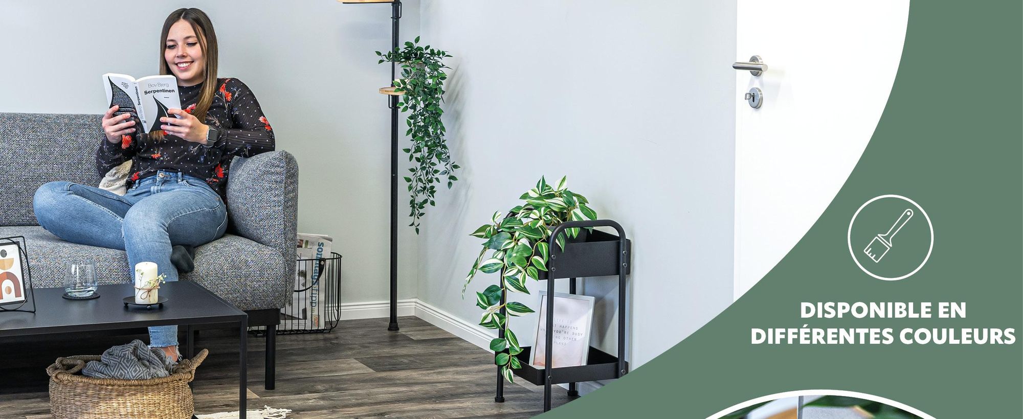 Étagère télescopique pour les plantes dans le salon
