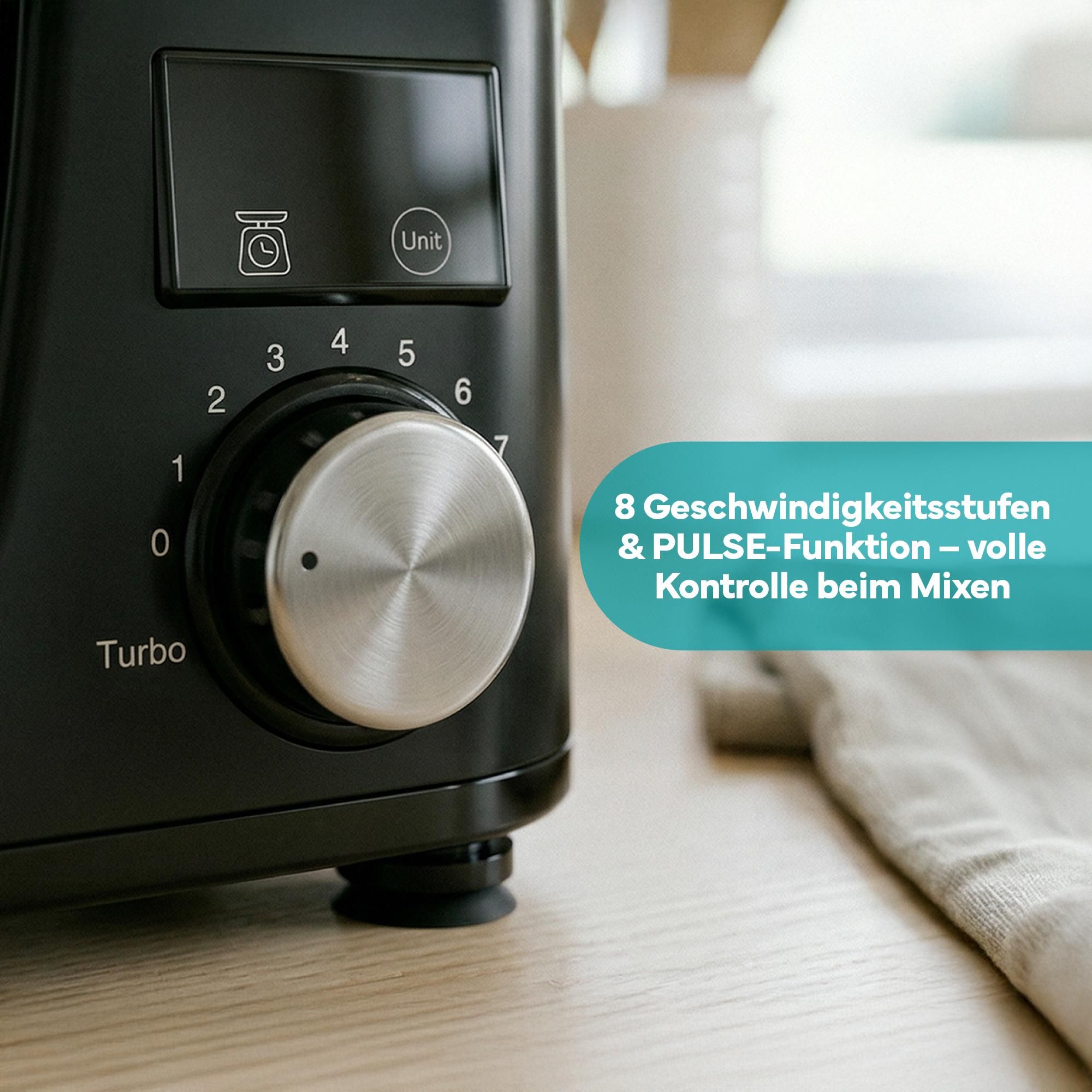 Schwarze ARIVA Küchenmaschine auf einer Küchenarbeitsplatte.