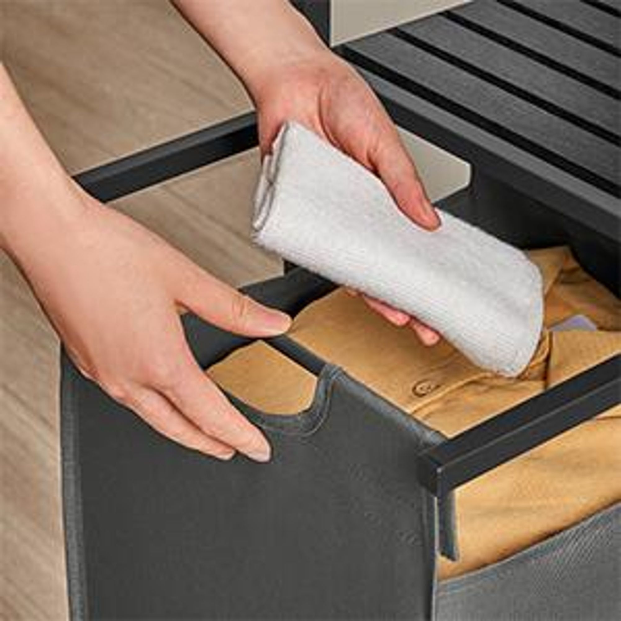 VASAGLE Wäschekorb, 2 Fächer, 2 Ablagen, einfach abnehmbar, 2 x 46 Liter