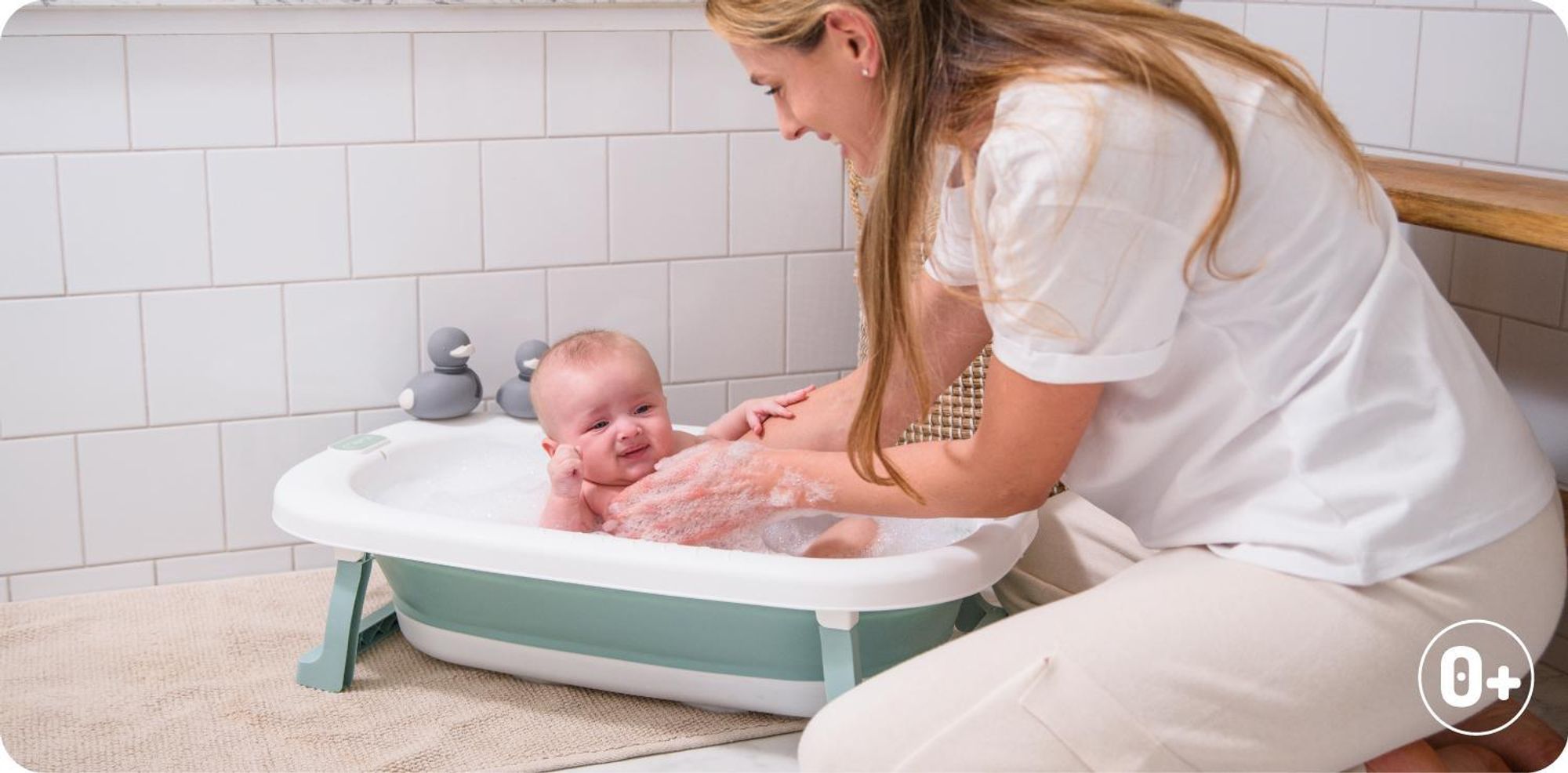 MoMi NATA – Babywanne klappbar, Ablass-Stöpsel, Anti-Rutsch-Füße, Duschhalter – Grün