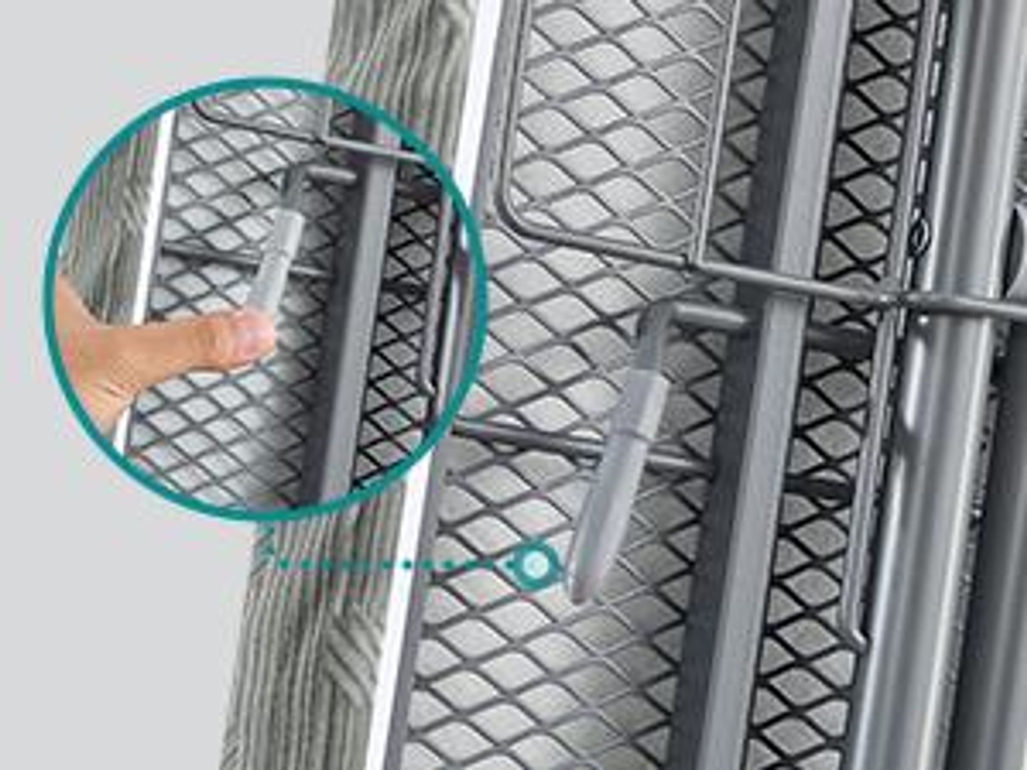 SONGMICS Bügelbrett mit Steckdose, für Dampfbügeleisen, Höhenverstellbar, Klappbar, 152 x 48 x 72-92 cm, Grau und Silber