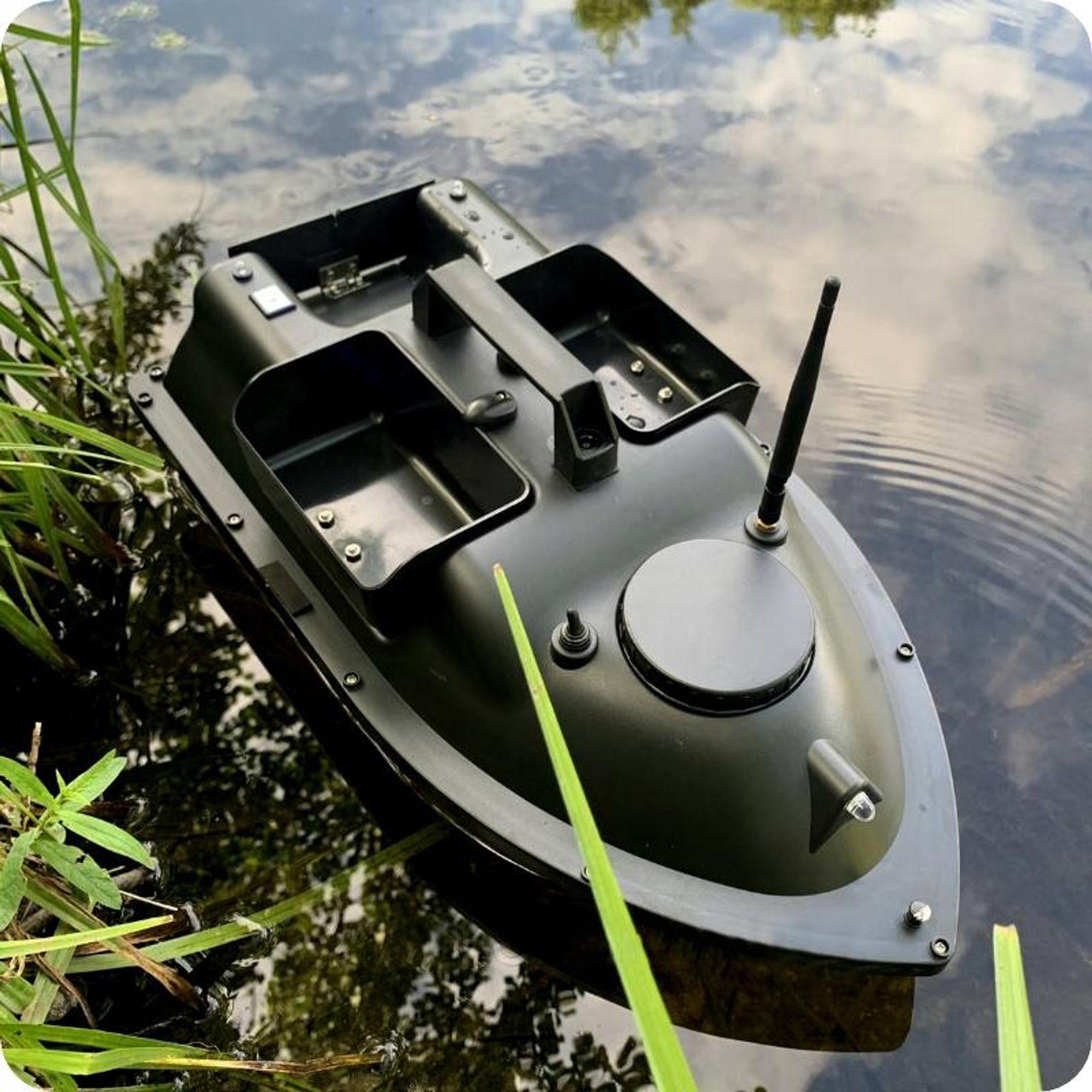 Łódka Zanętowa Flytec V010 RC GPS 3 Podajniki 2000g 500m Pilot Torba