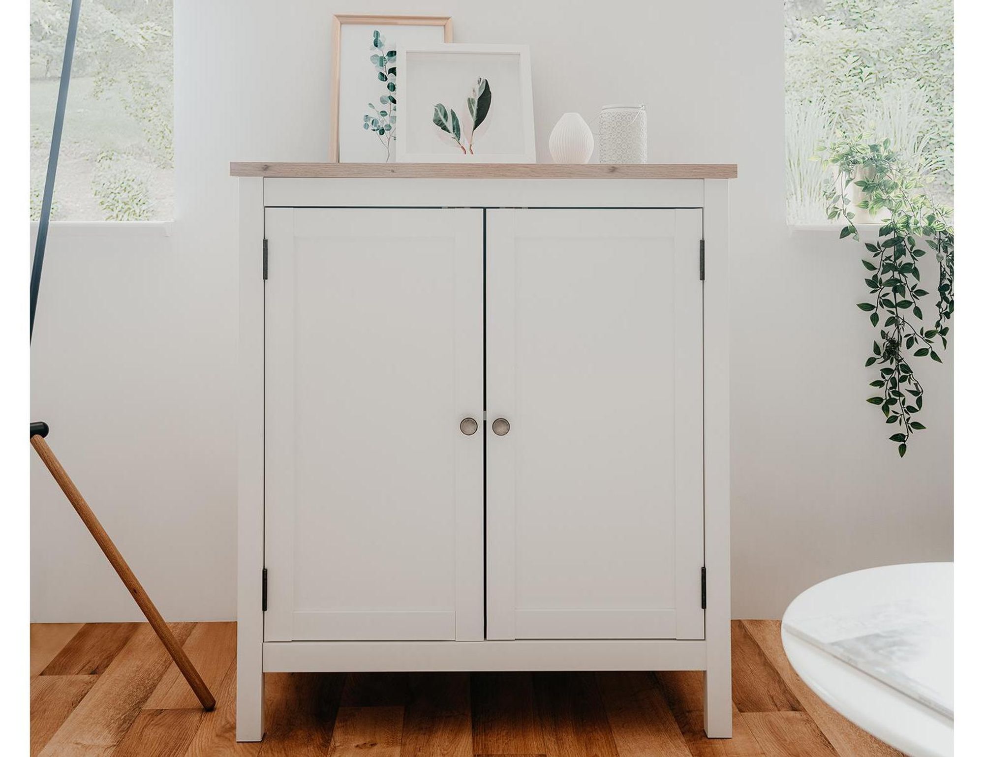 Kommode "Batley I" – Landhaus-Kommode mit 2 Türen und höhenverstellbarem Einlegeboden