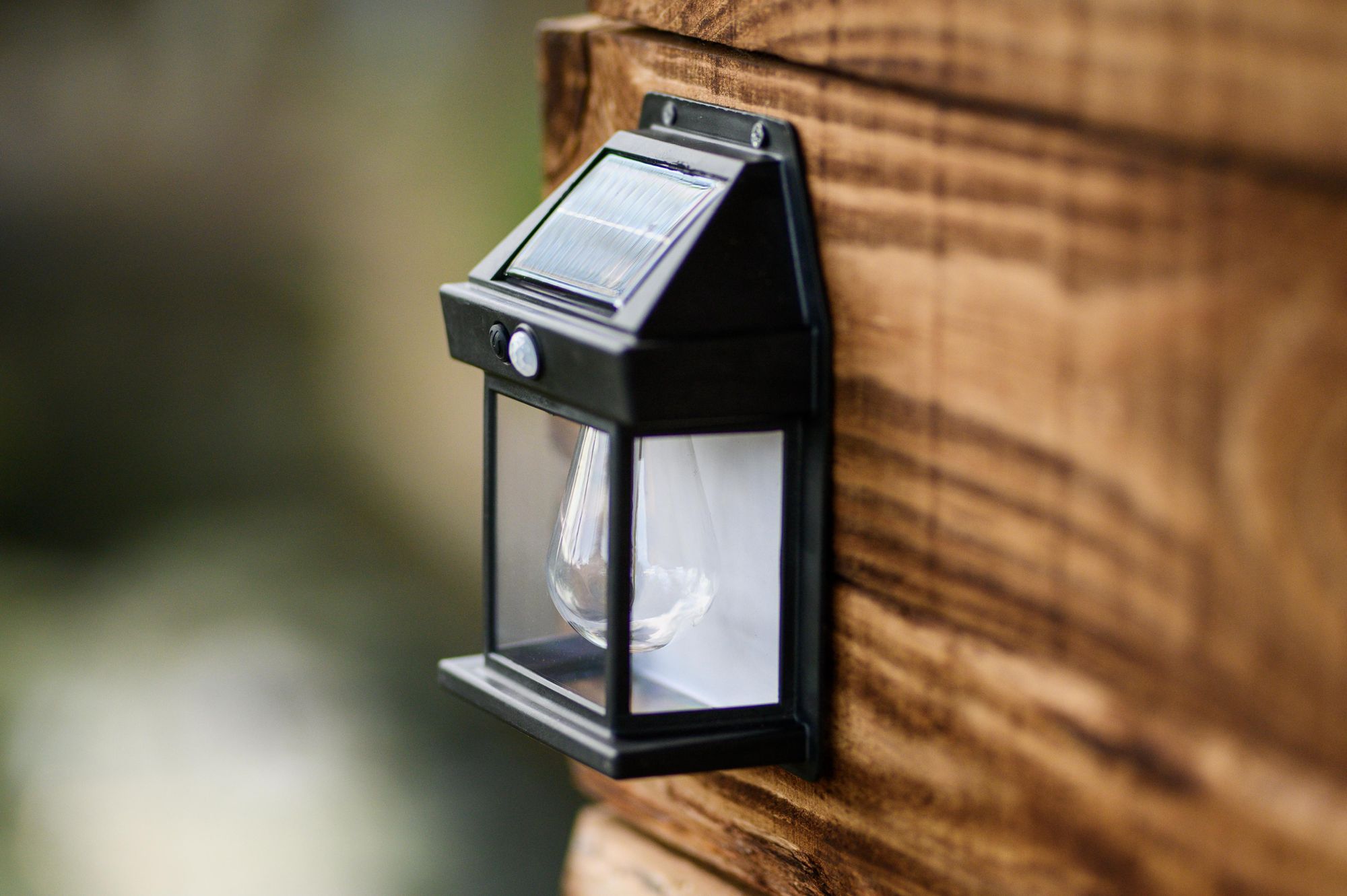 LUMILED LED Solar Wandleuchte Solarlampe Außenwandlampe mit Bewegungsmelder Warmweiß 3000K Außen Sicherheitslampe Gartenleuchte Wegbeleuchtung IP44
