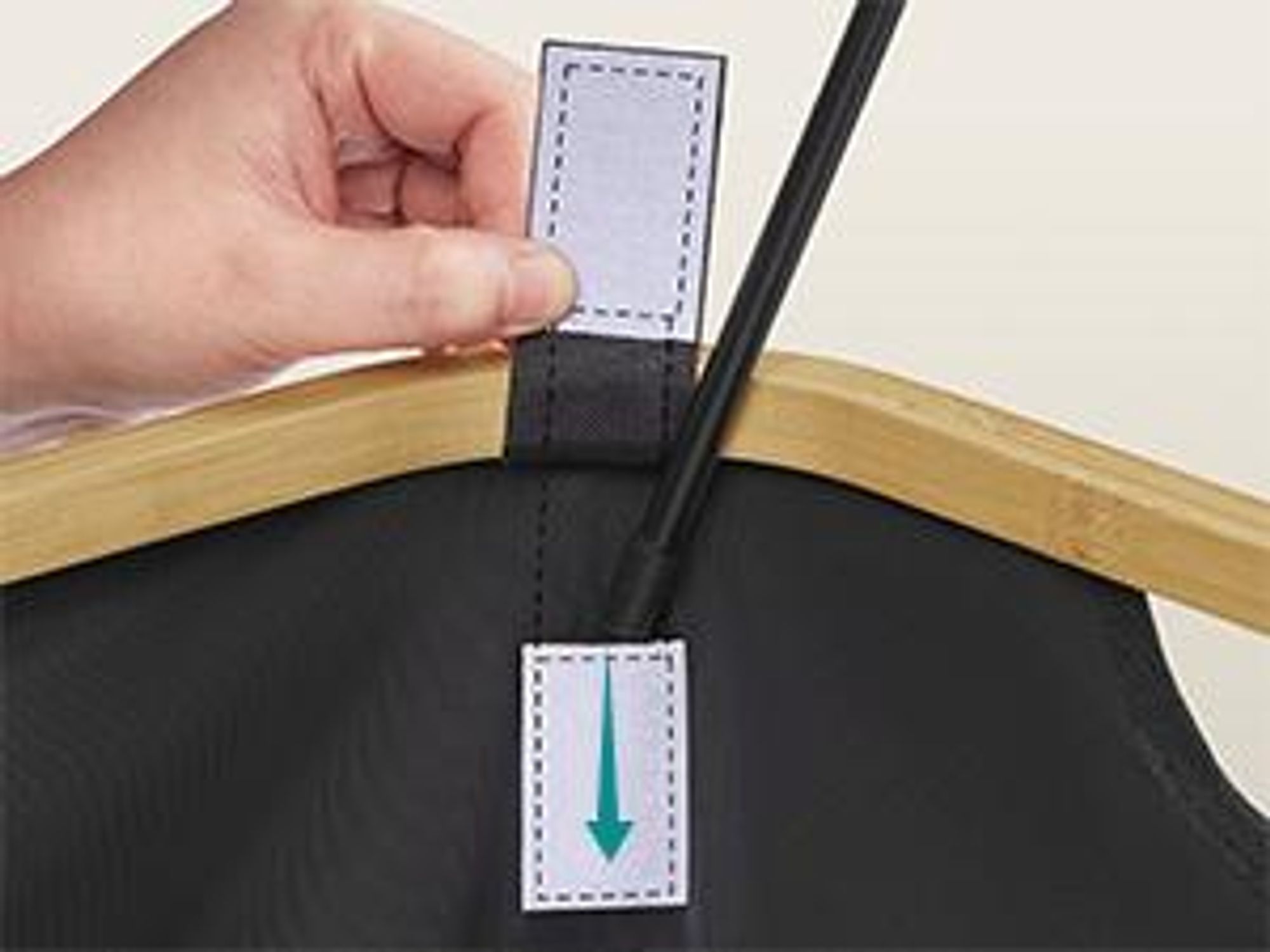 SONGMICS Wäschekorb mit Deckel, Wäschesammler mit 4 Fächern, 200 L, herausnehmbarer Wäschesack, Oxford-Gewebe, Griffe aus Bambus, zusammenklappbar