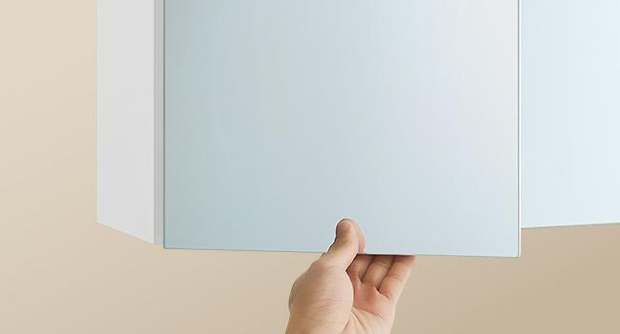 VASAGLE Spiegelschrank, Hängeschrank mit verstellbaren Ablagen, Beleuchtung, 3 Türen, modern, 15 x 70 x 60 cm, weiß
