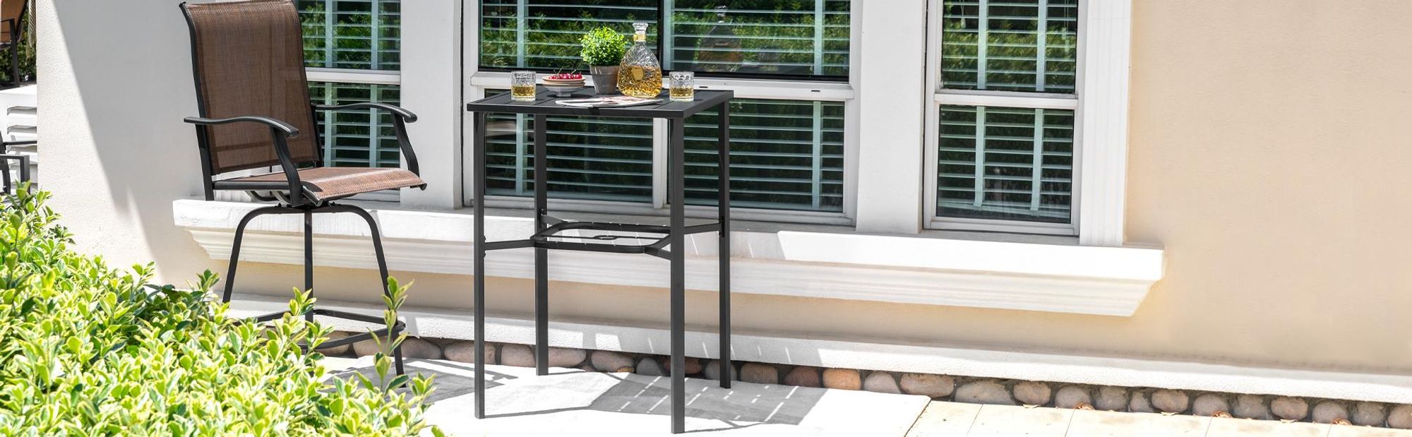 Avestar Quadratischer Garten-Bartisch 71x71x103 cm mit Sonnenschirmloch, Lattenrost-Tischplatte mit pulverbeschichtetem Metallgestell, Schwarz