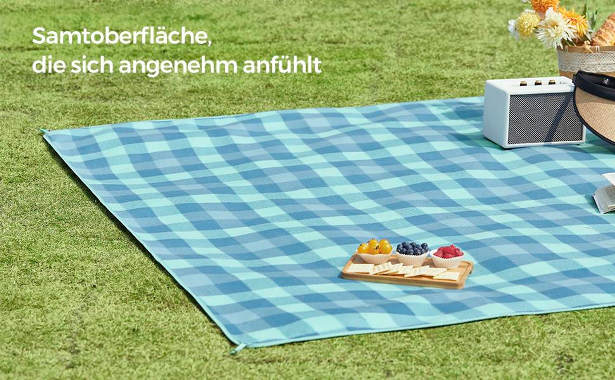 SONGMICS Picknickdecke, 200 x 200 cm, mit 4 Erdankern, wasserdicht, grün-blau