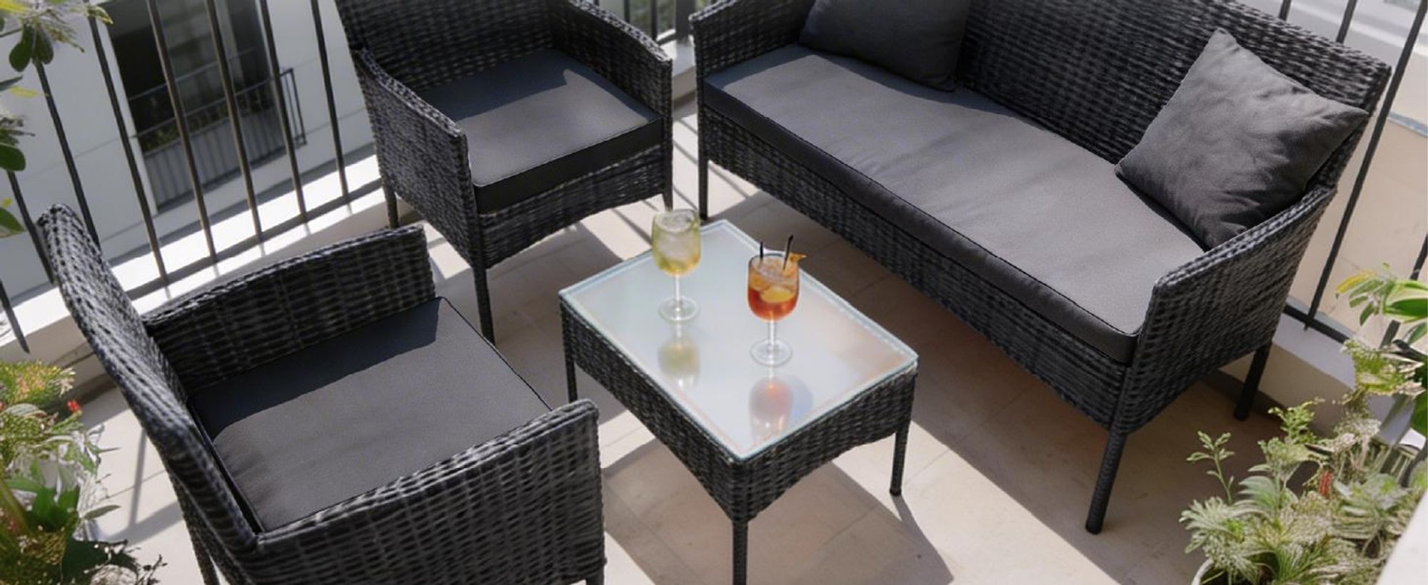 Juskys Polyrattan Gartenmöbel-Set Fort Myers inkl. Abdeckung - Tisch, Sofa & 2 Stühle - Schwarz Grau