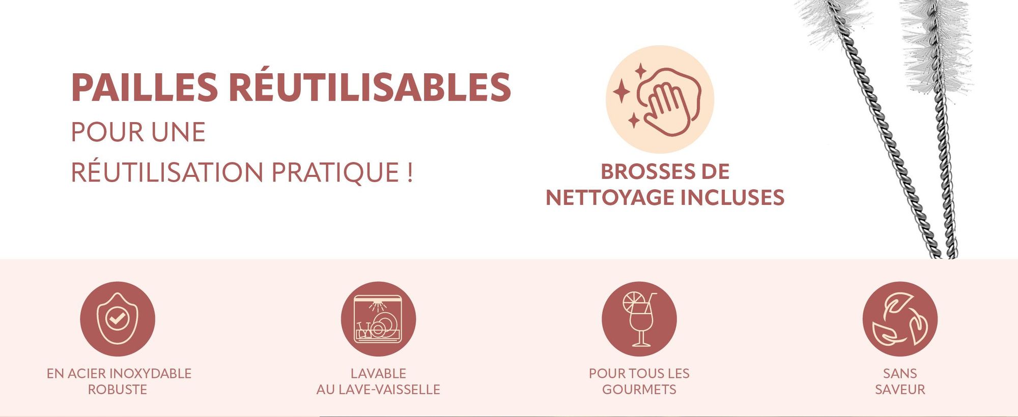 Pailles en acier inoxydable dans un verre à cocktail