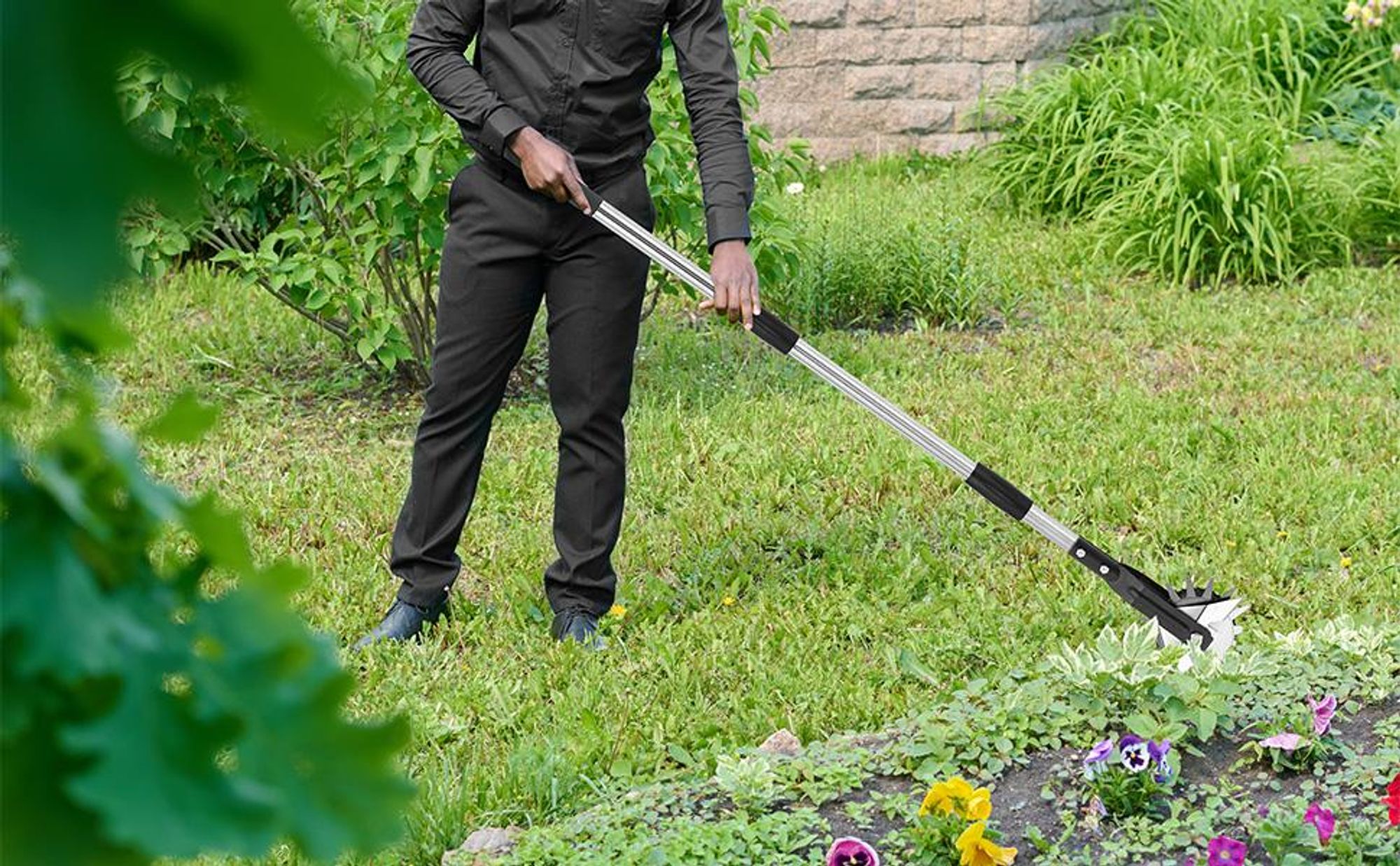 Bequeme Gartenarbeit im Stehen – Rasen‑ und Beetkantenschnitt