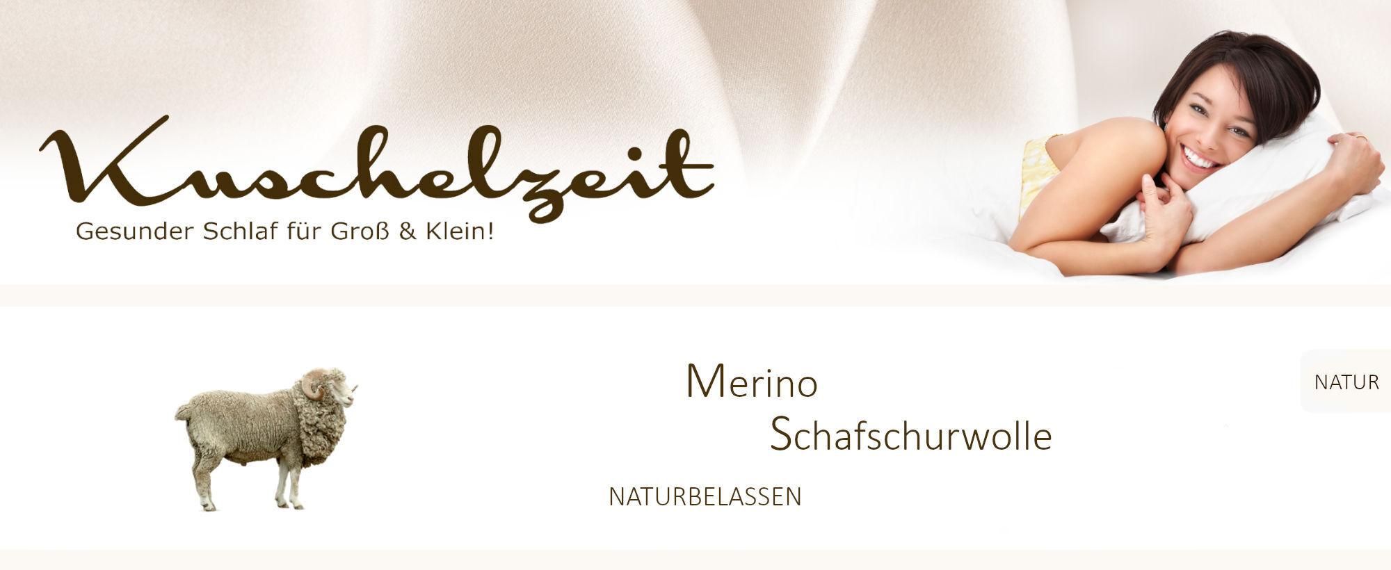 Kuschelzeit Logo. Eine Frau, die sich in ihr Kissen kuschelt. Merino Schafschurwolle naturbelassen.