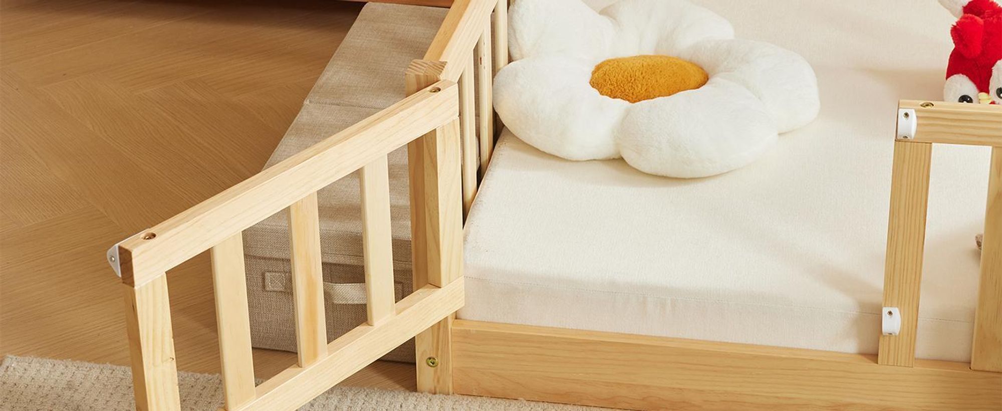 FCH Kinderbett 140 x 200 cm, Bodenbett, Zaunbett, Holzbett mit Rausfallschutz und Tür, Spielbett, für Kinder, Weiß