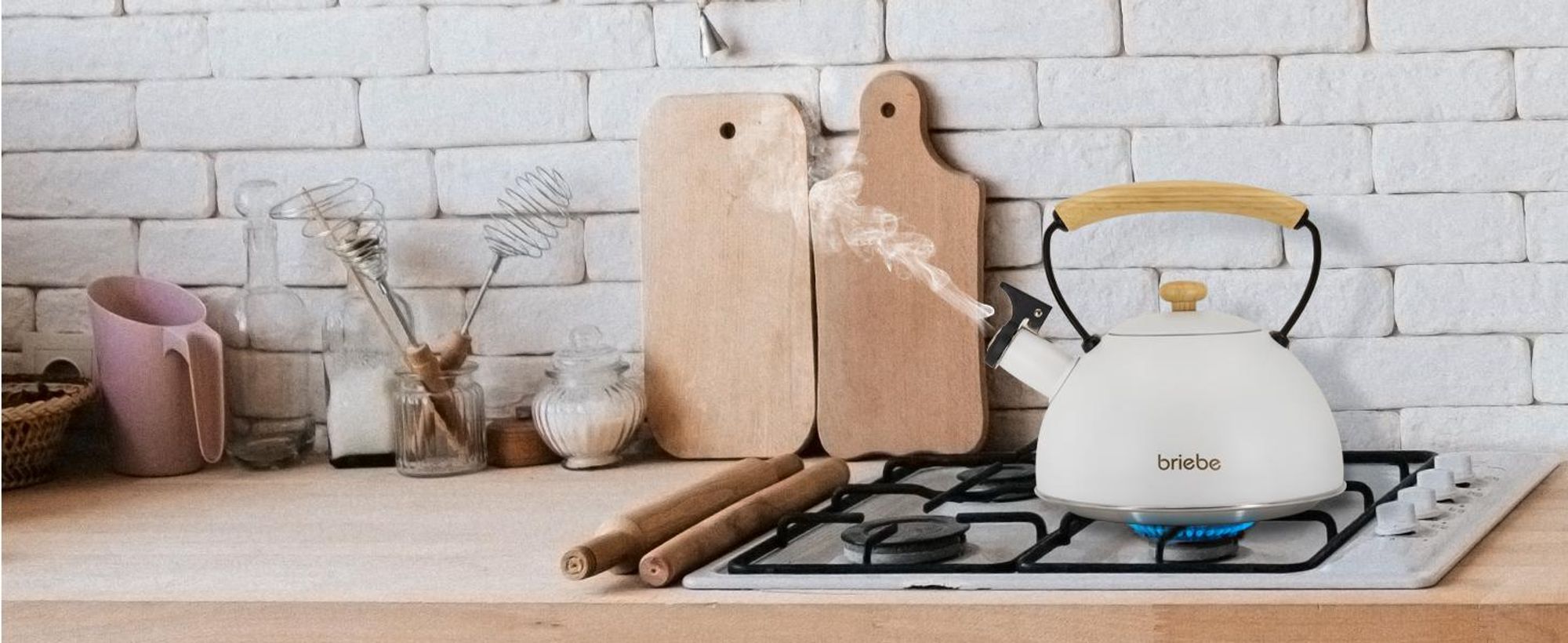 Briebe Nordic Wasserkessel Induktion Flötenkessel 2,3L Edelstahl, Holzgriff Weiß