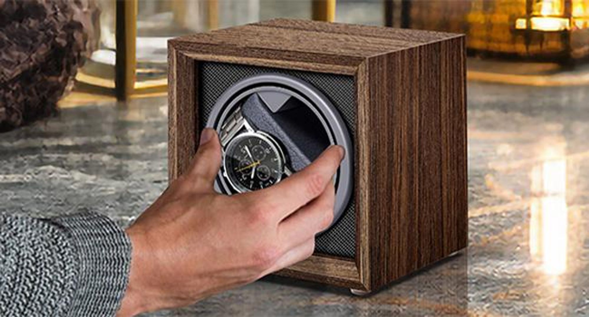 Olvy horlogewinder van hout, geschikt voor automaat horloges, met een extreem stille motor. Horlogewinder voor automaat horloges, geschikt voor 1 horloge. Automatisch horlogewinder