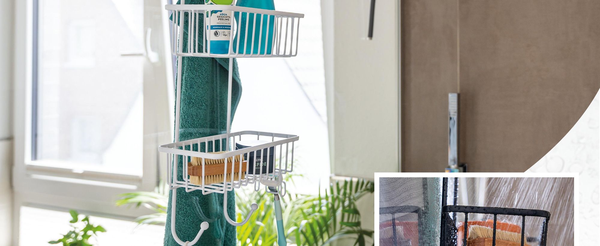 etagere de douche dans la salle de bains