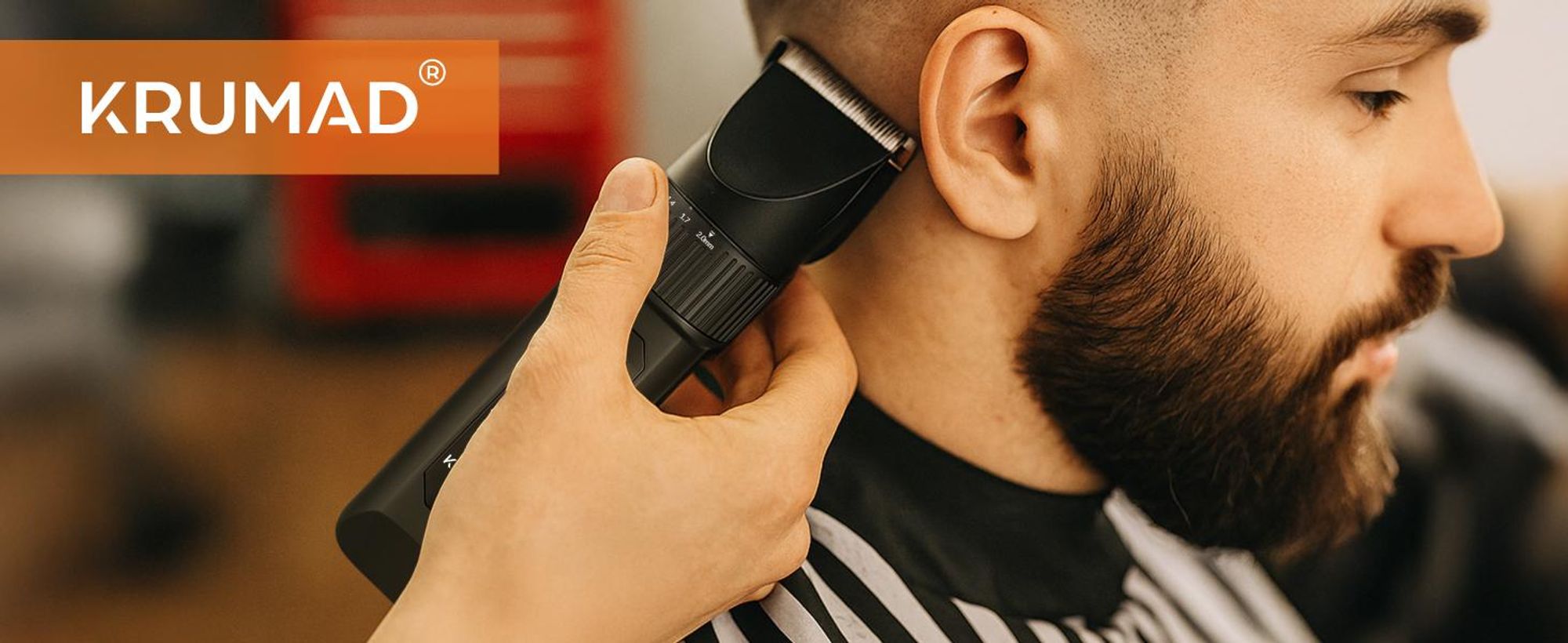 KRUMAD Haarschneidemaschine Herren - Professioneller Haarschneider mit LCD-Display, 4 Geschwindigkeiten, Keramikklinge & USB-Aufladung