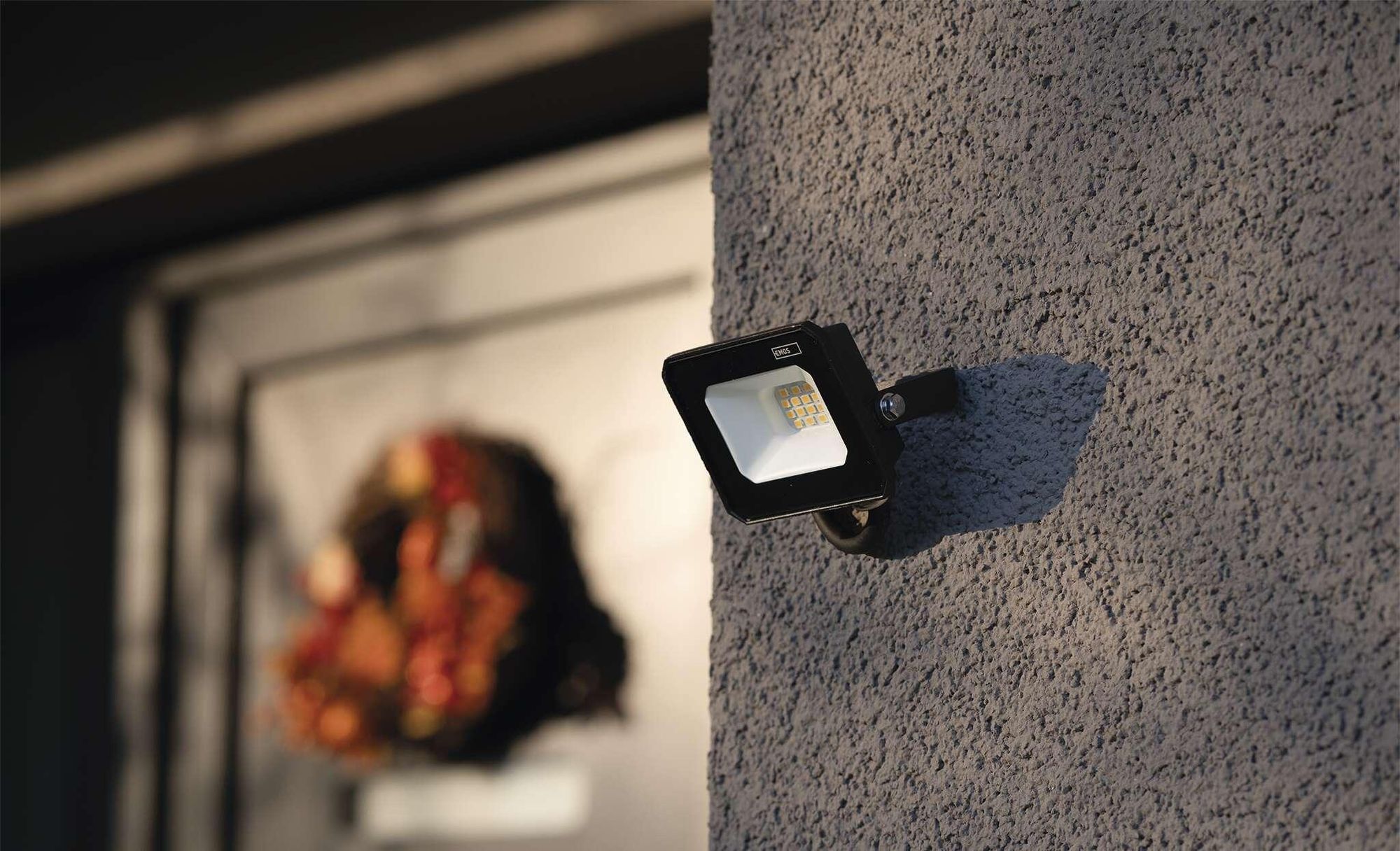 EMOS LED reflektor SIMPO 10 W, černý, neutrální bílá, ZS2213