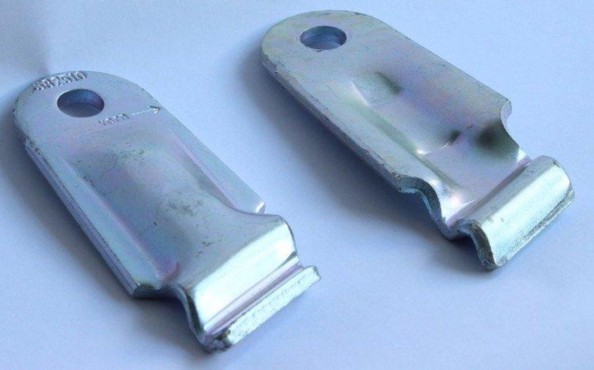 AL-KO Stoßdämpferhalter Set 120x50 mm für Pkw-Anhänger und Wohnwagen