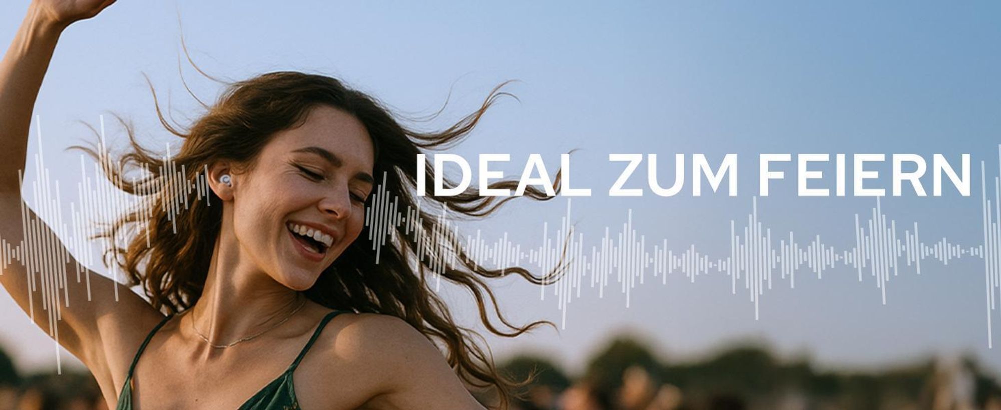 Tanzende Frau die die Cuxces Comfort Earplugs zum Feiern und Tanzen trägt
