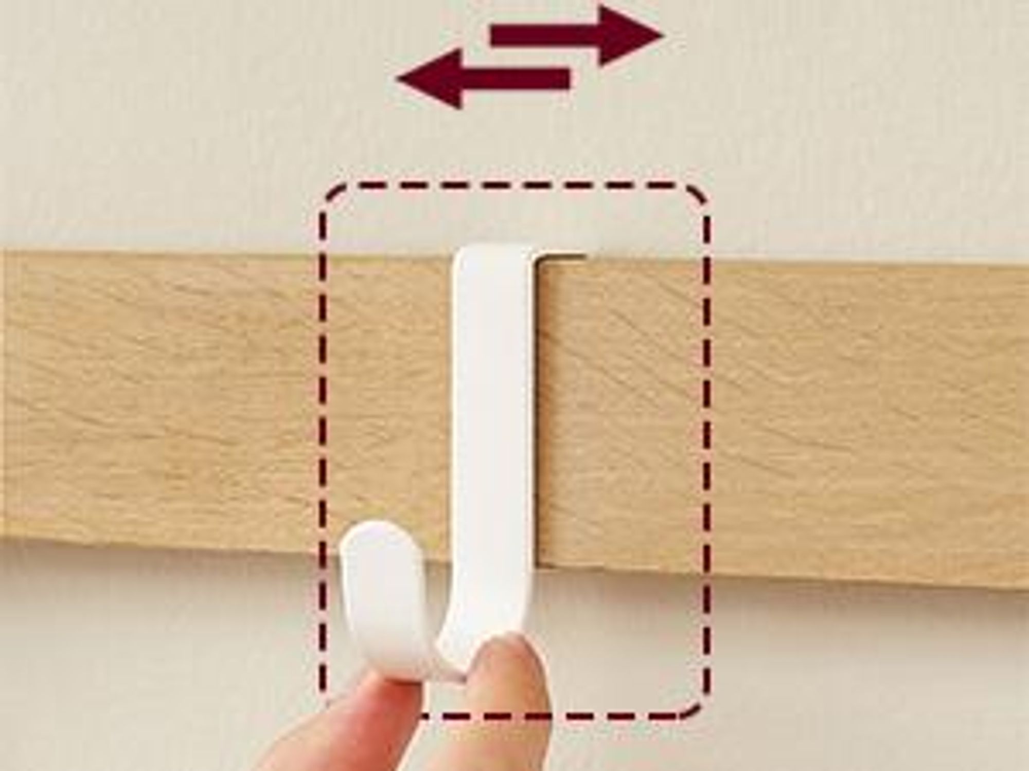 VASAGLE Wandregal mit 10 abnehmbaren Haken, Hängeregal, 2 Garderobenleisten, Kleiderstange, eichenfarben-weiß RCL101W09