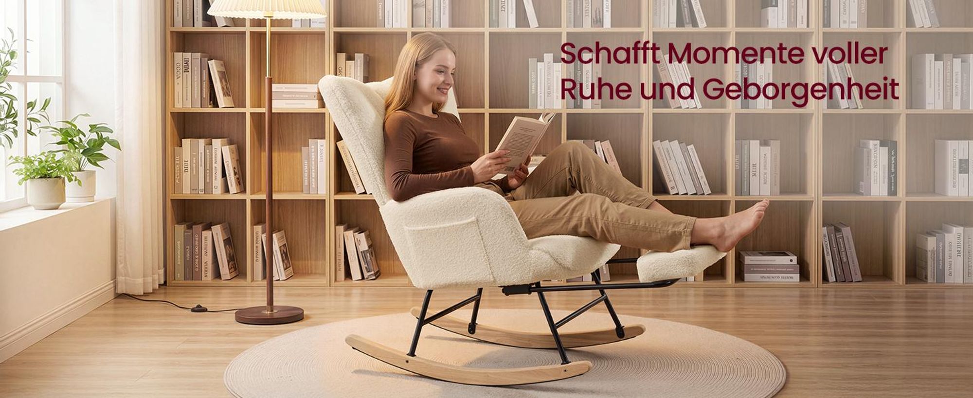 SONGMICS Schaukelstuhl mit ausziehbarer Fußstütze, Schaukelsessel, Holzbeine, Kissen, für Wohnzimmer, Fleece, creme
