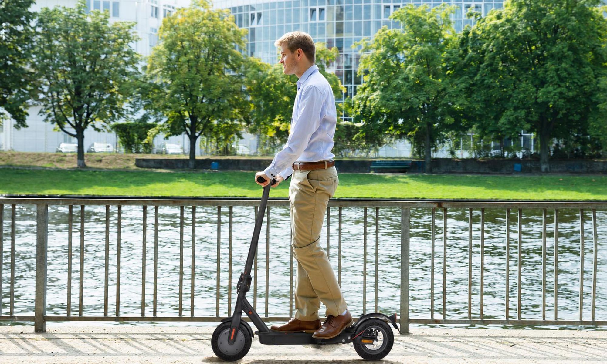Draixcor E9T E-Scooter mit Straßenzulassung ABE, 10 Zoll Wabenreifen, 500W, 20 km/h, App, LED-Display, faltbar, Scheibenbremse, Doppelfederung, 120 kg
