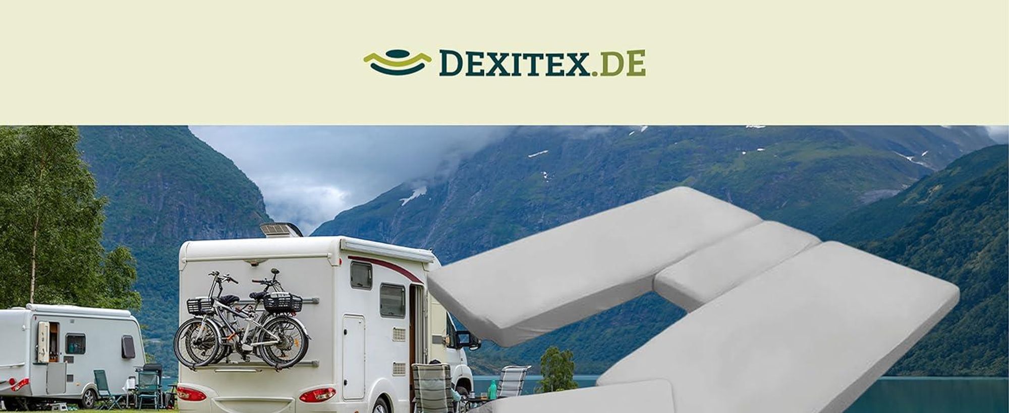 Wohnmobil in der Natur mit Spannbettlaken.