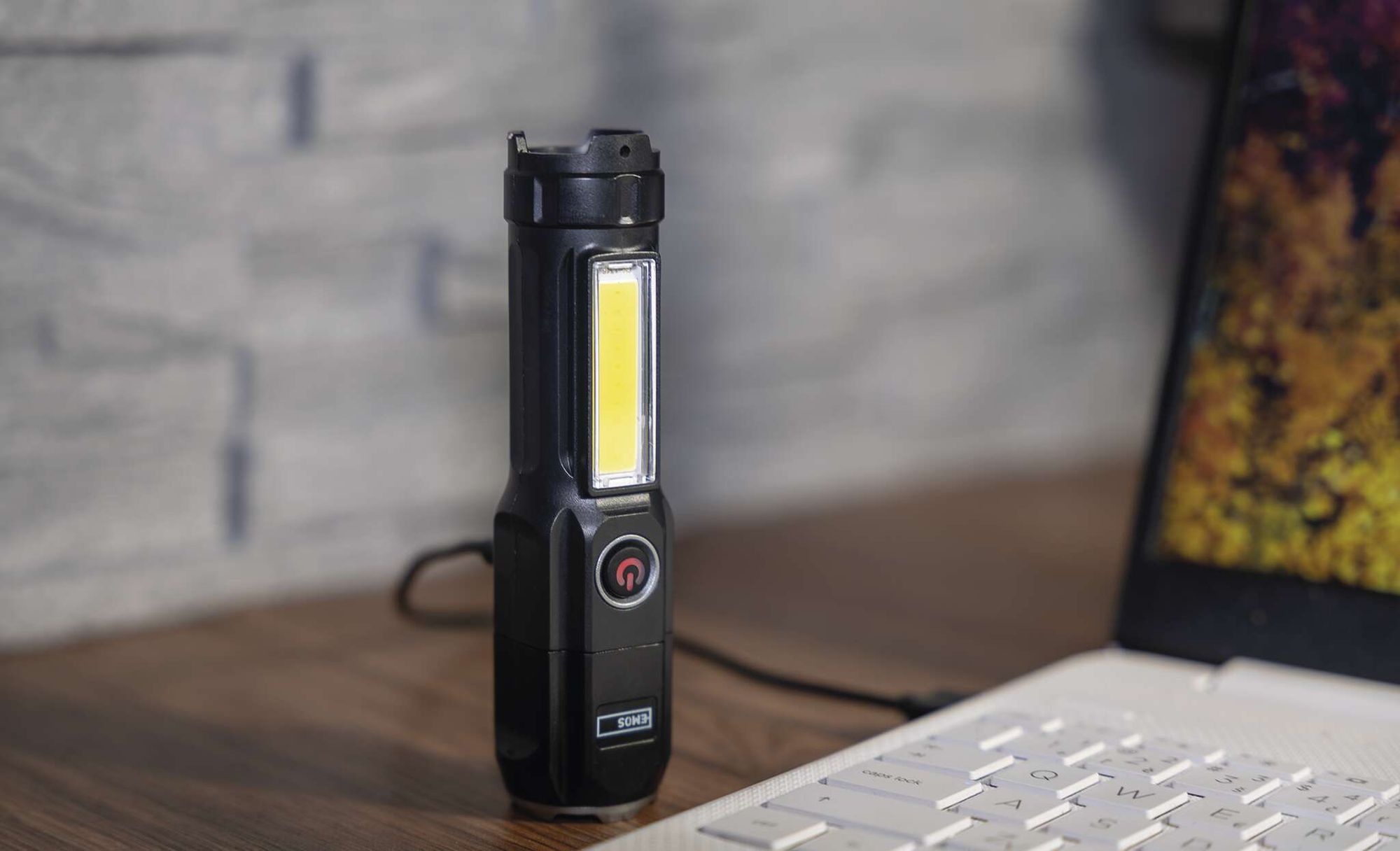 EMOS aufladbare LED Taschenlampe für Außen, fokussierbar, Lichtstrom 150lm, 150m Leuchtweite, 1200mAh Akku, wasserdicht, inkl. USB-Ladekabel, P3214