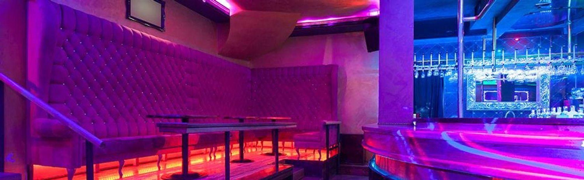 ZMH LED Smart Strip 4ER RGB – 16 miliónov farebných variácií s aplikáciou na diaľkové ovládanie, ideálny na domáce párty, dekoráciu televízora, s nastaviteľnou citlivosťou