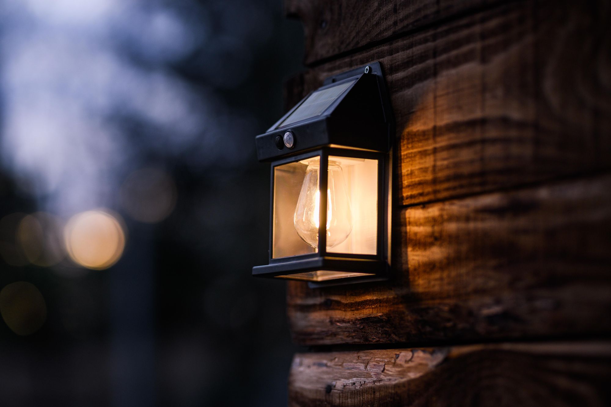 LUMILED LED Solar Wandleuchte Solarlampe Außenwandlampe mit Bewegungsmelder Warmweiß 3000K Außen Sicherheitslampe Gartenleuchte Wegbeleuchtung IP44