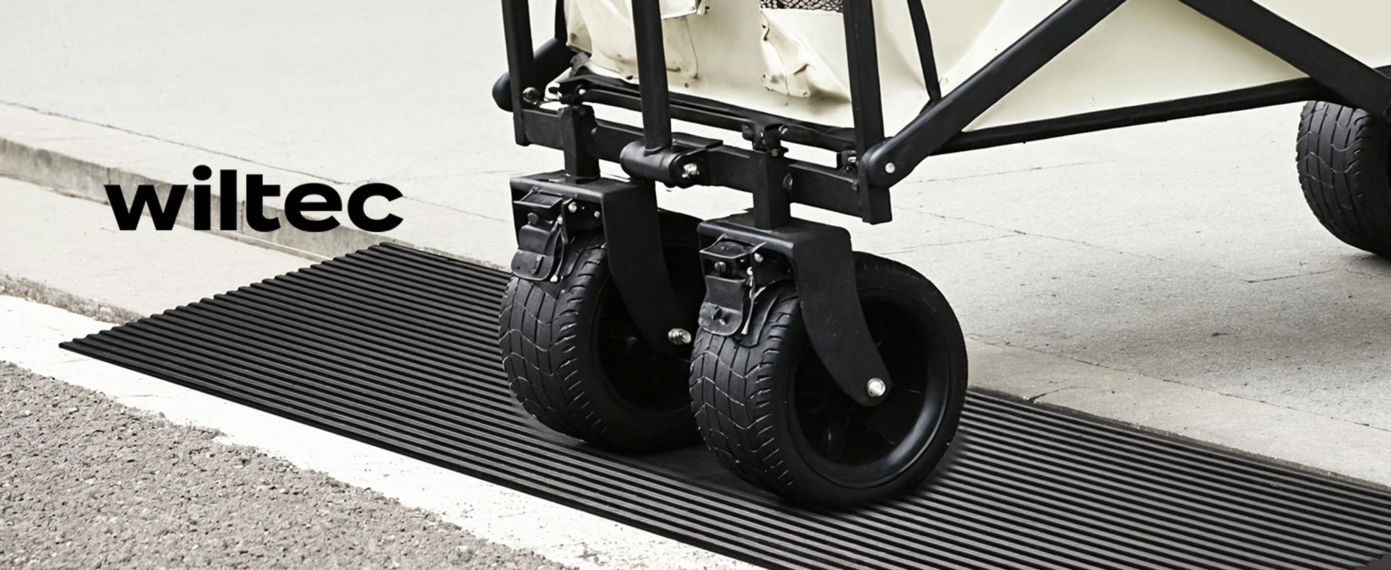 Wiltec Türschwellenrampe bis 50 t, Rollstuhlrampe aus rutschfestem Gummi 900 x 200 x 40 mm, Bordsteinrampe kürzbar für Rollstuhl & Rollator, Rampe für Türen und Badezimmer