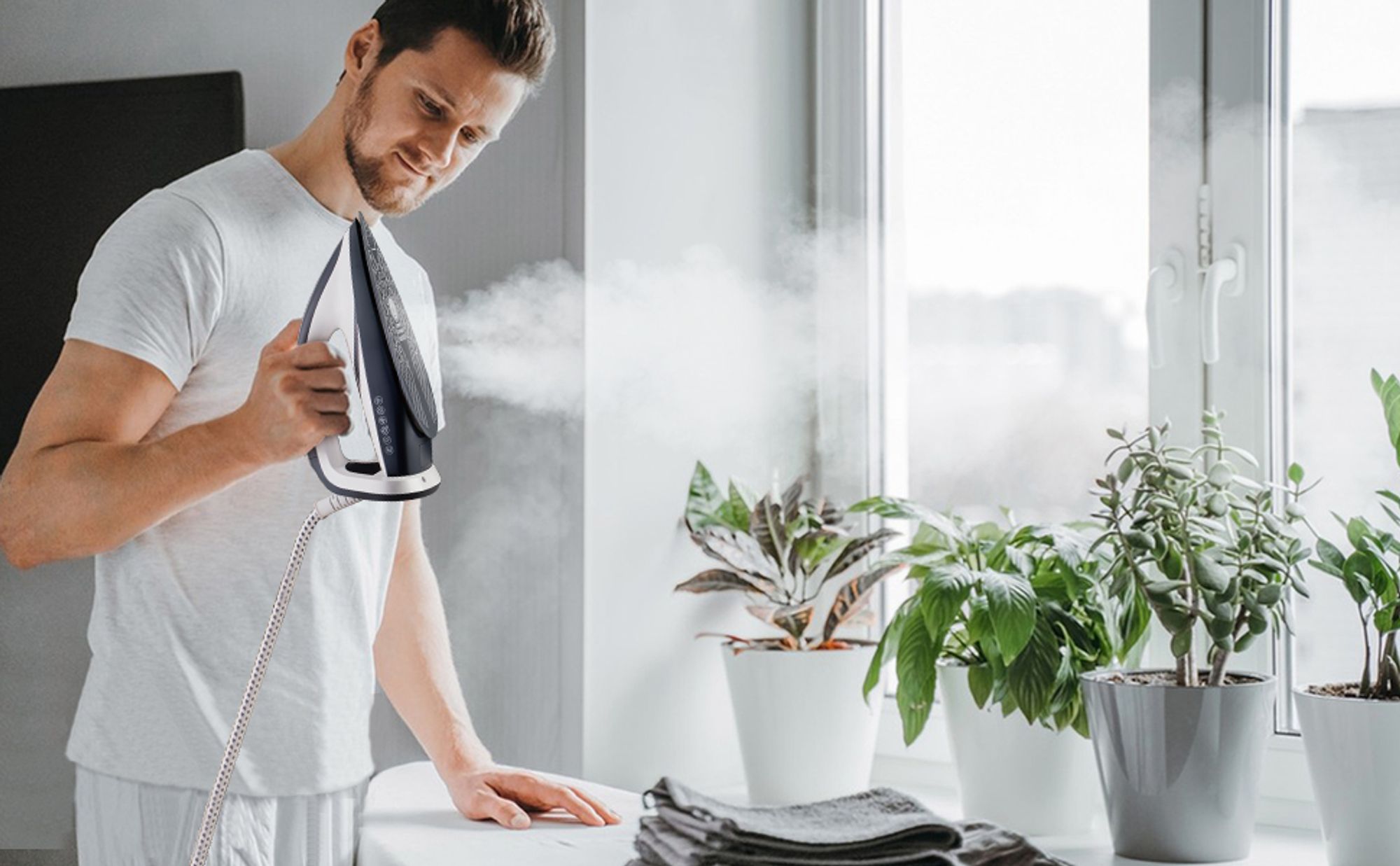 STANEW Dampfbügeleisen mit 8 Bar Druckleistung, 120g±15g/min Dampfleistung, 1,9L Wassertank, 3000W – Professionelles Bügeln für perfekte Ergebnisse
