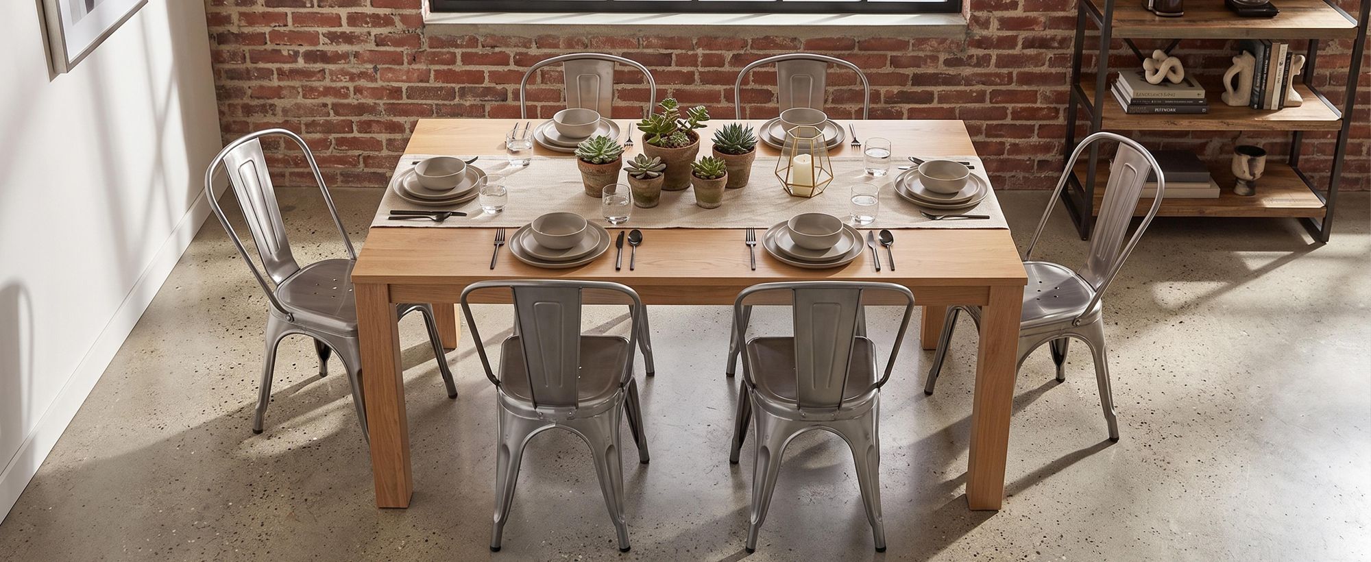 4 stoelen voor de keuken, eetkamerstoelen van metaal, met een houten zitvlak, stapelbaar, kleur: metallic, materiaal: metaal