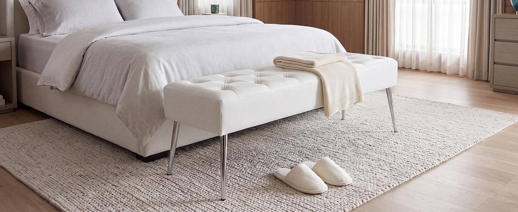 Duhome zitbank van kunstleer, gestoffeerde bank, make-up krukje, make-up tafel. Kleur: wit, materiaal: kunstleer