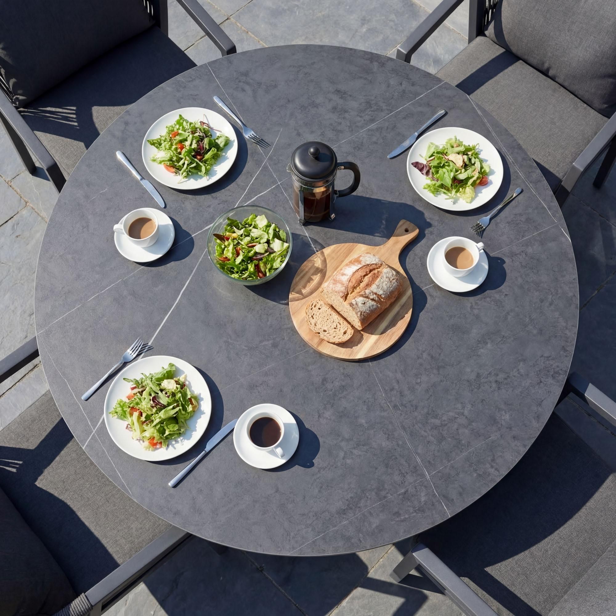 di volio Gartenmöbel Set LICATO – grau, moderne Balkonmöbel mit Tisch und 4 Stühlen, Terrassenmöbel für außen, stabil & bequem