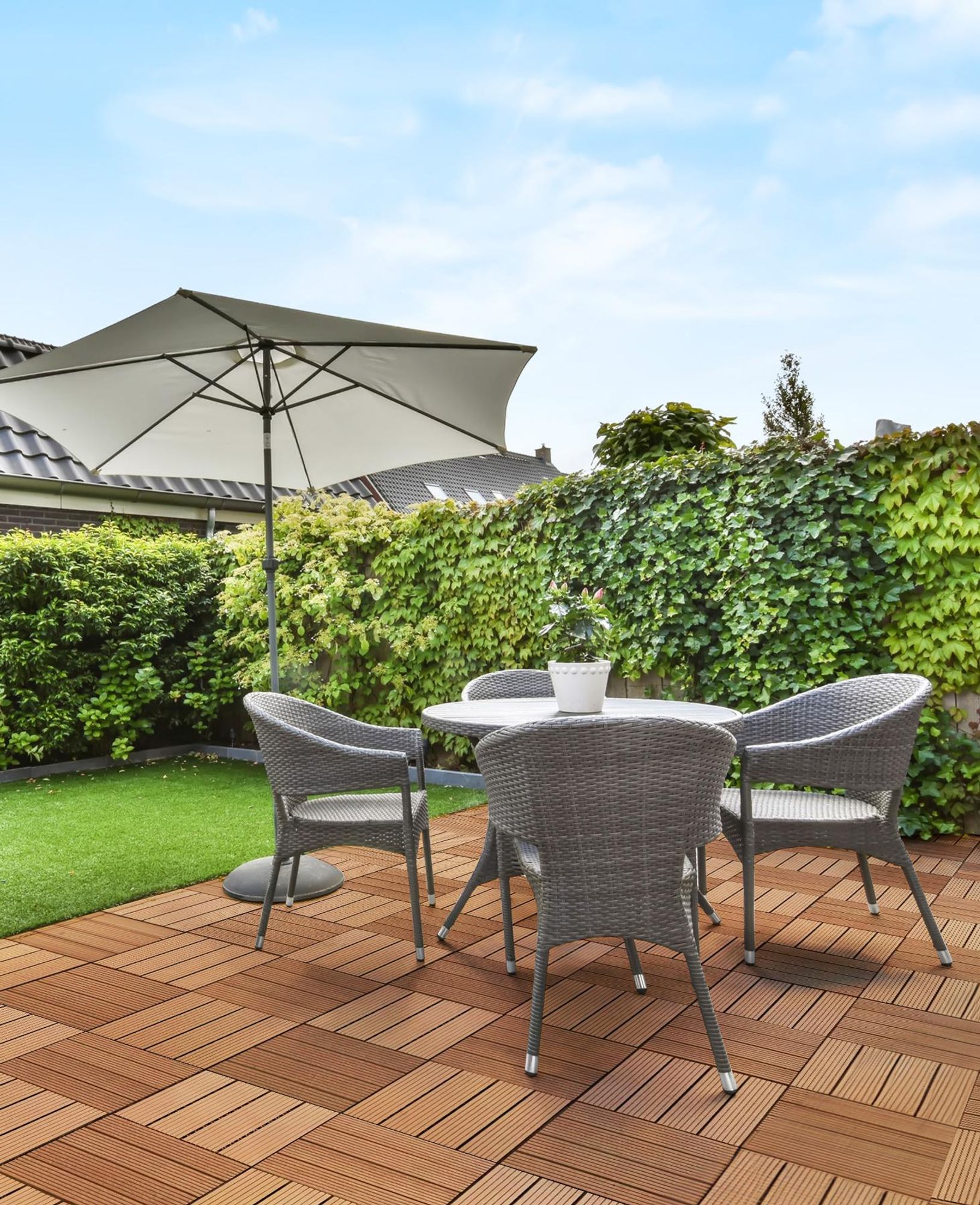 Karat Terrassenfliesen Klickfliesen 30x30 cm, wetterfeste Balkonfliesen aus Kunststoff, Klicksystem fürr Balkon – Royal Hellbraun, 1 Stk