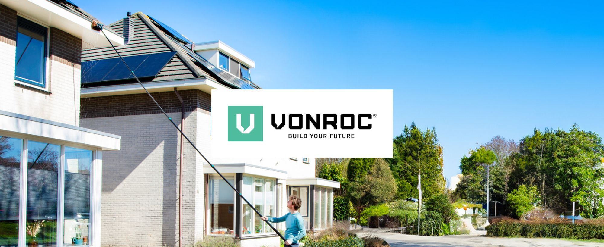 VONROC VONROC Teleskop-Waschbürste - 6,50m - Inkl. Bürstenkopf, Fensterreiniger, Wasserschlauch und Seifenspender