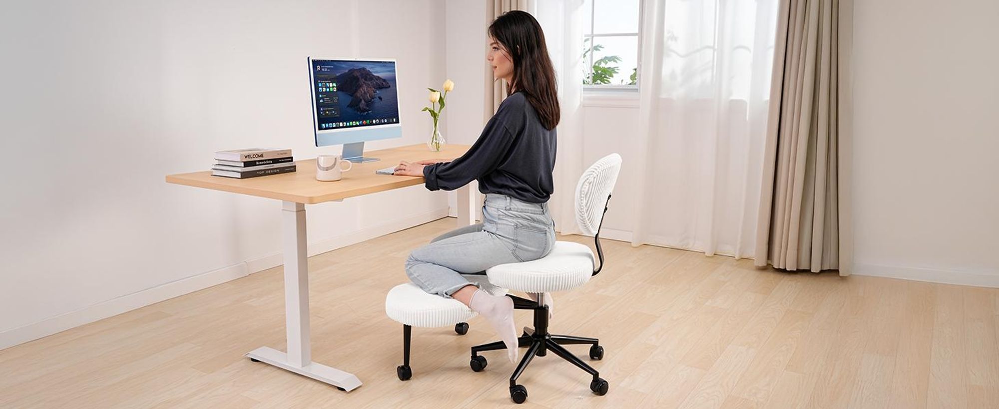 Bürostuhl für Schneidersitz, Ergonomischer Cross-Leg-Stuhl, 360° drehbar, höhenverstellbar, mit Rückenlehne, Weiß, Cord stoff Weiß