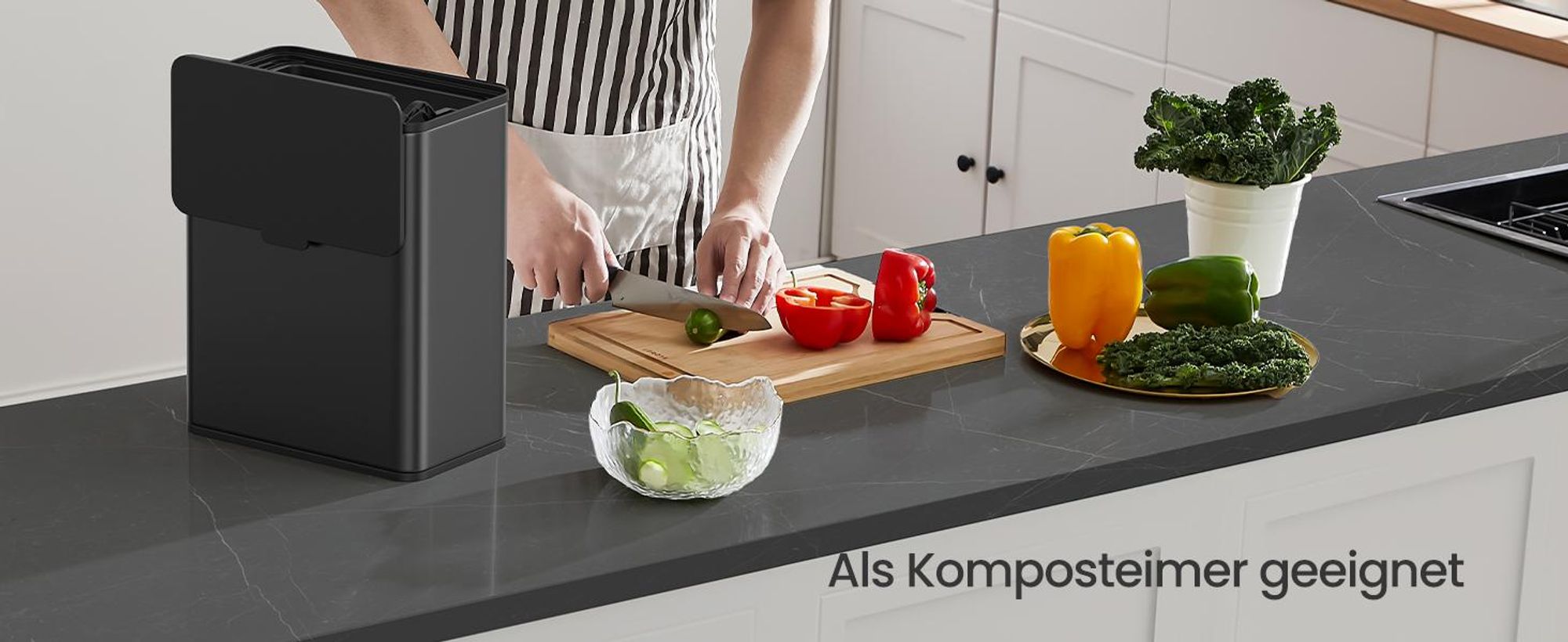 SONGMICS Mülleimer hängend, 8 L Stahl-Abfalleimer mit Deckel für Biomüll, an der Schranktür oder Wand, mit Haken, schwarz