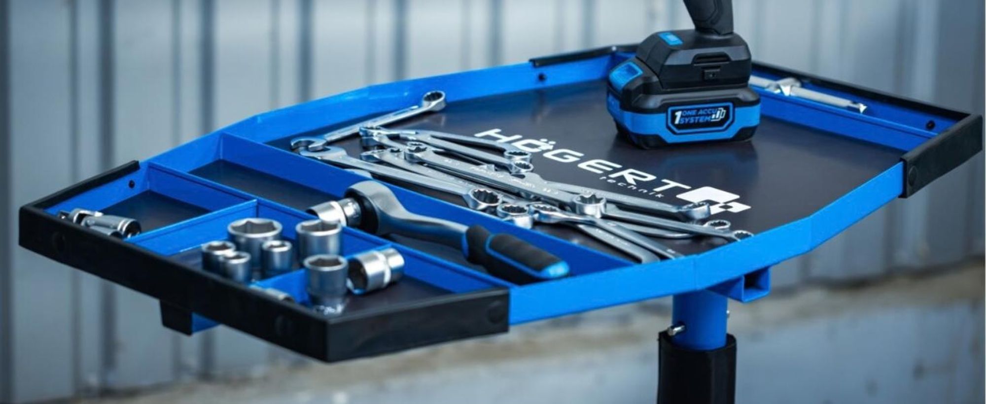 Ein Tisch für Servicearbeiten Högert Technik, Stahl, Aluminium, Kunststoff, für die Kfz-Werkstatt, Profi-Werkzeug, Autozubehör, Art. HT7G564