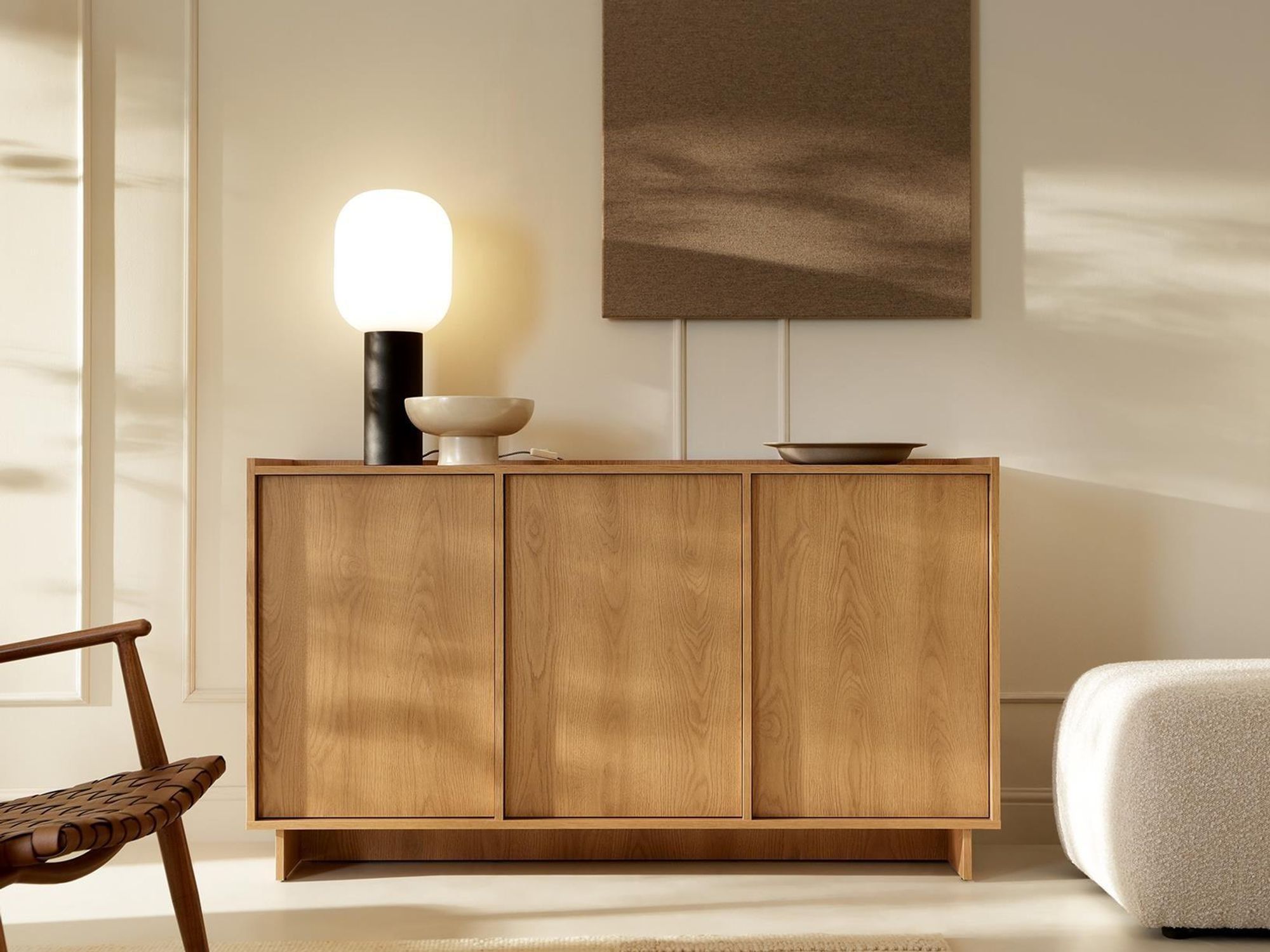 BETTSO Kommode SUNA Japandi Sideboard Anrichte Eiche Caramel grifflos Schrank Wohnzimmer, 6 Fächer, 147x81x39 cm, Saugroboter-geeignet
