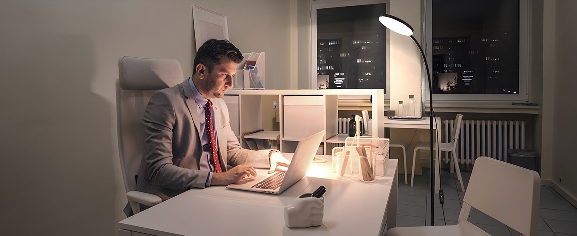 LED Stehlampe Dimmbar 3 Farbtemperaturen Stehleuchte Einstellbare Schwanenhals Leselampe mit Fernbedienung für Schlafzimmer Wohnzimmer Büro