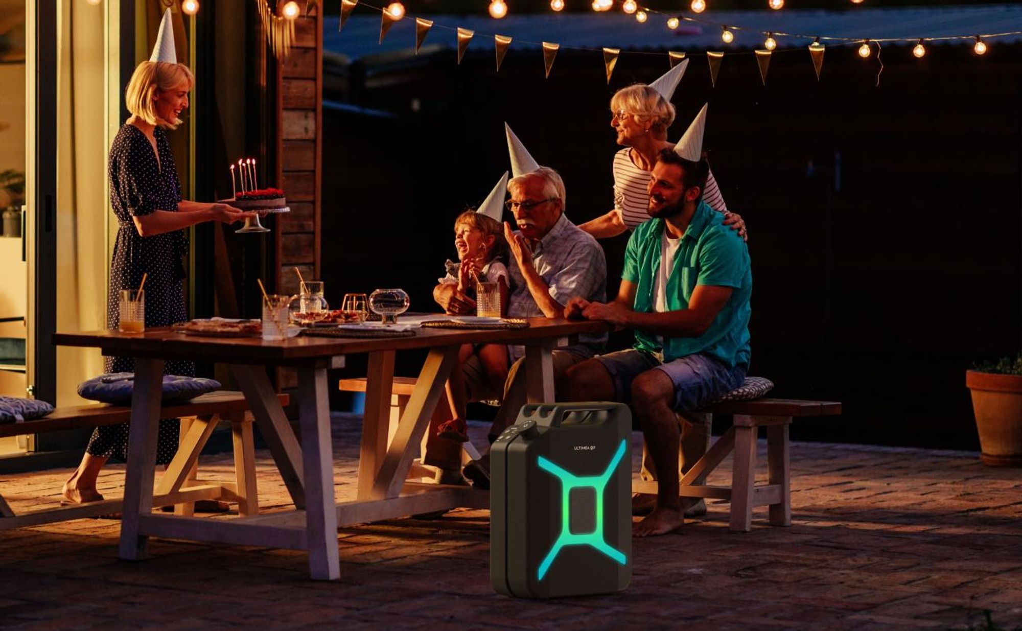ULTIMEA Go tragbarer Party-Lautsprecher, 300 W Bluetooth PartyBox mit Bass-Boost, RGB-Beleuchtung, Mikrofon-/Gitarreneingang, Party & Outdoor, Schwarz