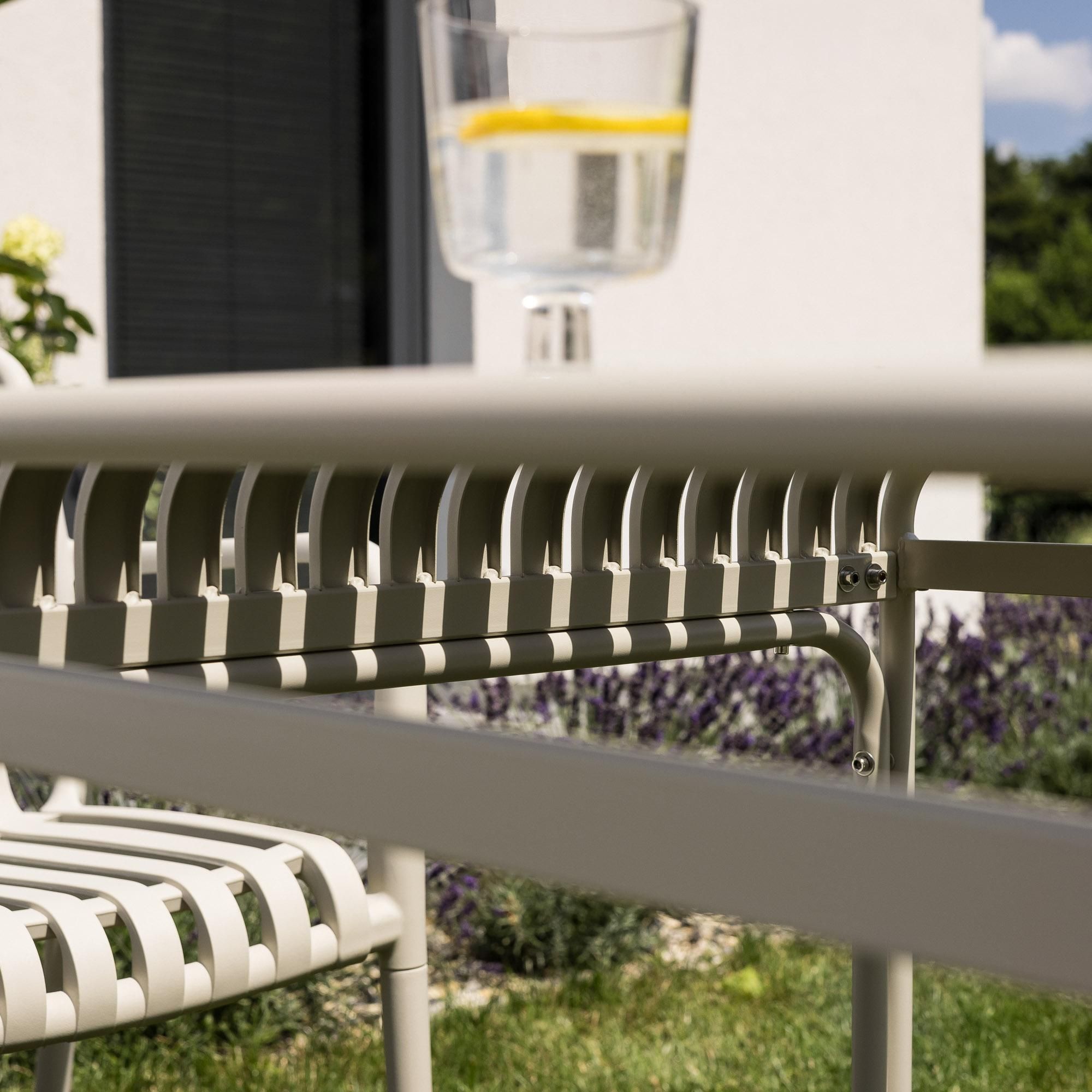 di volio Gartentisch LIWIO - Outdoor Tisch 80x80 cm, wetterfester Balkontisch aus Metall (Beige)