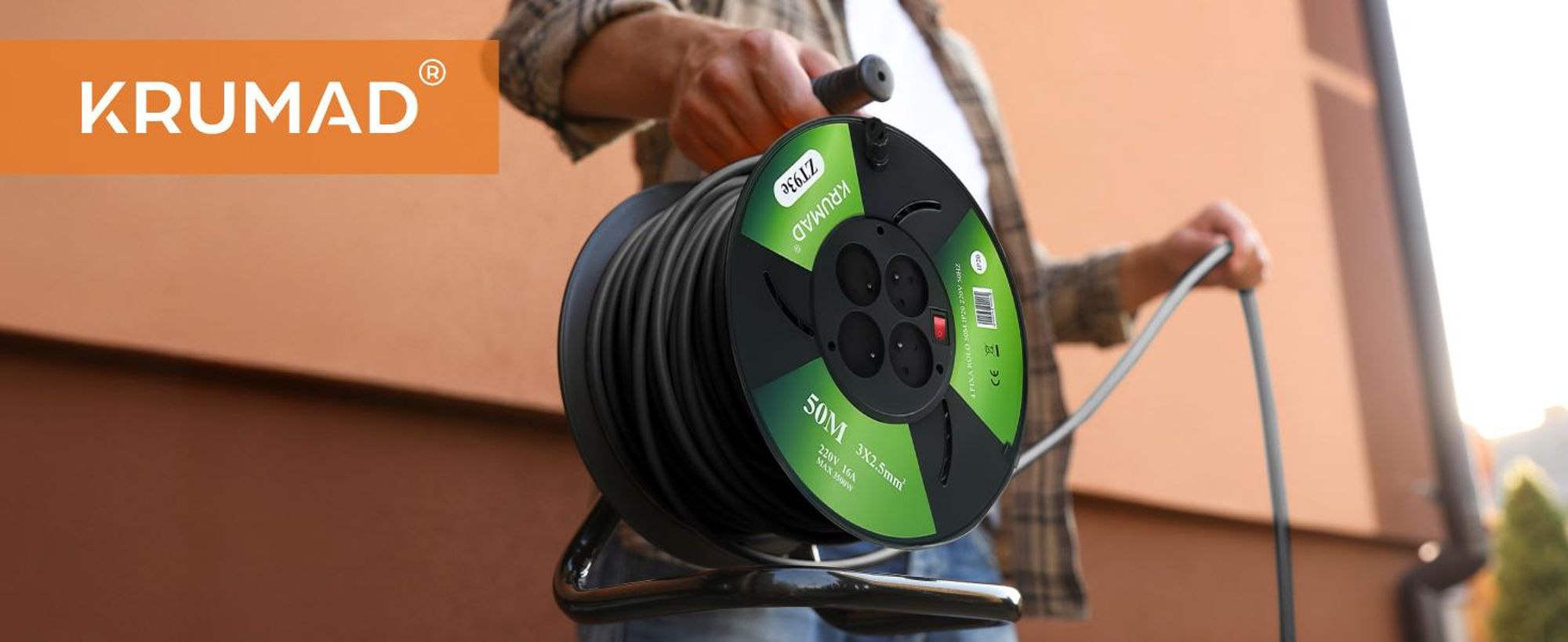 KRUMAD Kabeltrommel 50m mit 4 Schutzkontaktsteckdosen, 3500W max, robust & wetterfest für Außen, Werkstatt & Baustellen, 3x25mm², Schwarz