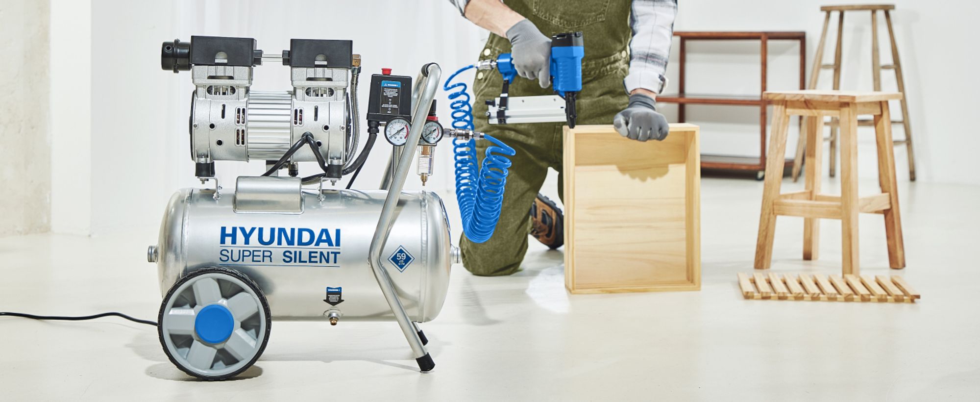 HYUNDAI Silent Kompressor SAC55752 (Druckluftkompressor leise, ölfrei, Flüsterkompressor, Compressor flüsterleise, 59dB, 24L Kessel, 8bar, 0.75kW, Öl-Wasserabscheider, 125L/Min)